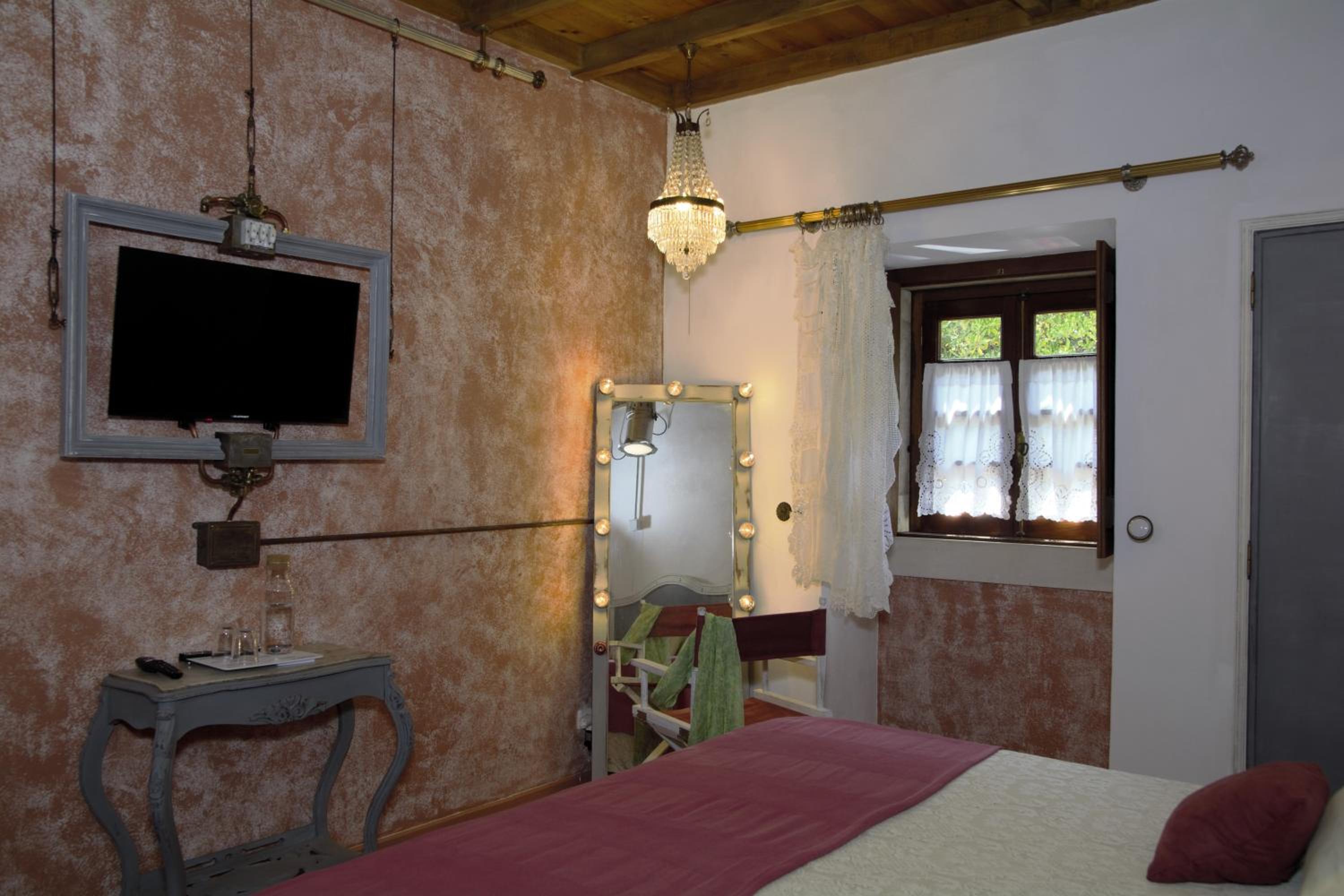 Double or Twin Room with Private Bathroom photo 2