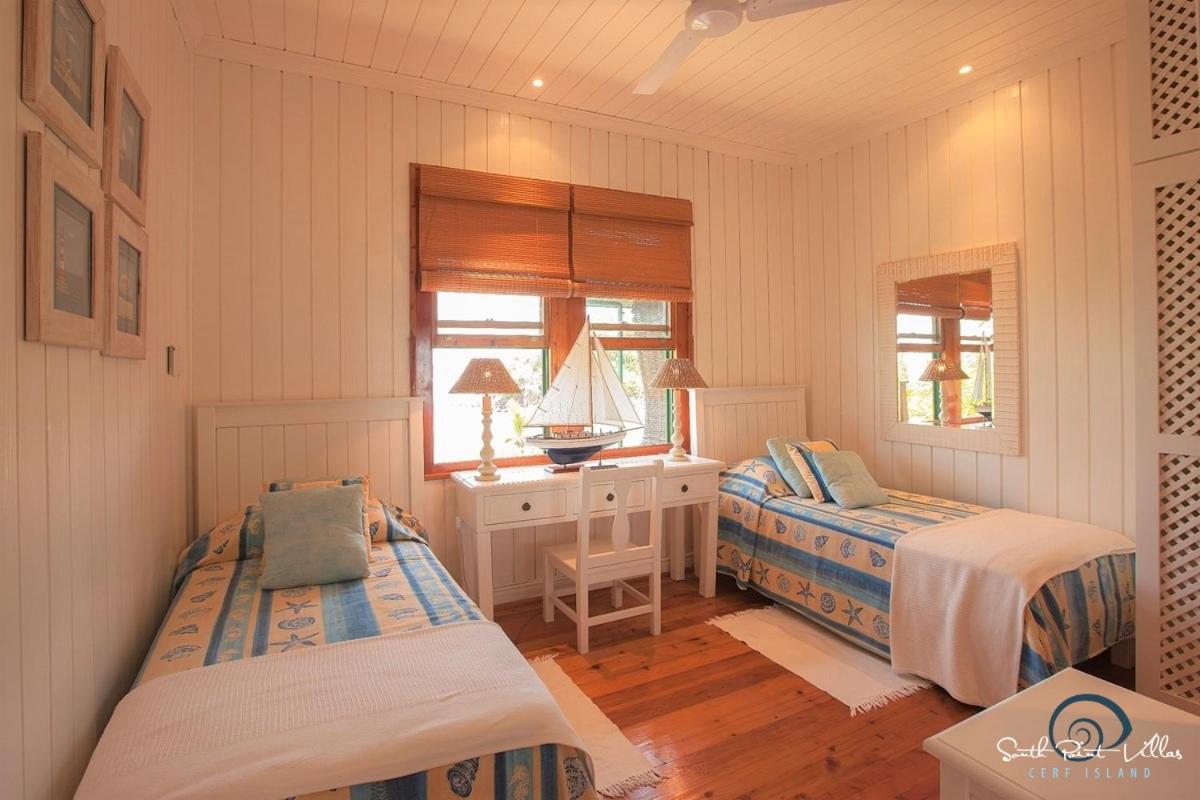 Three-Bedroom Villa with Private Pool and Sea View photo 3