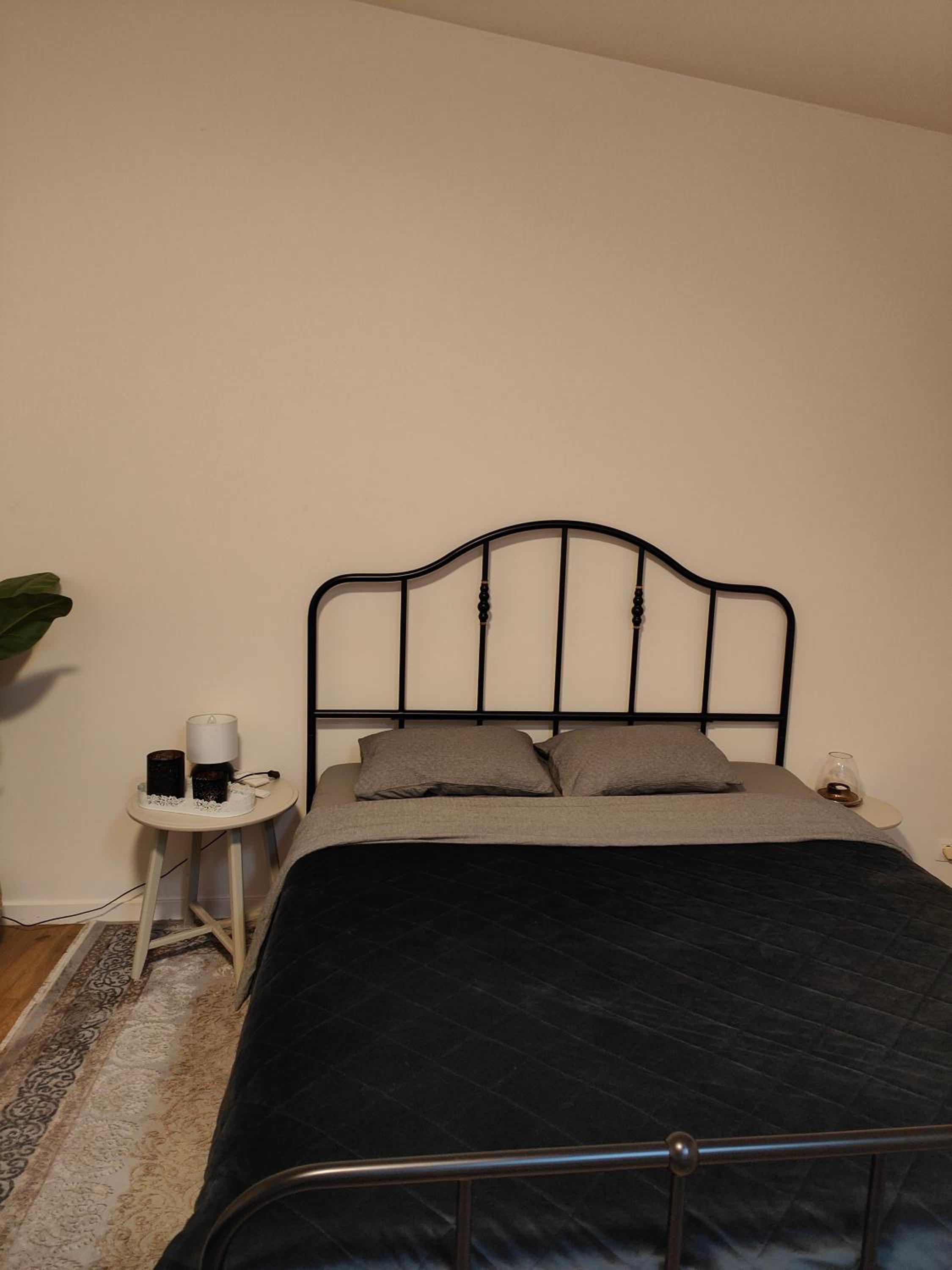 One-Bedroom Apartment - Photo 1