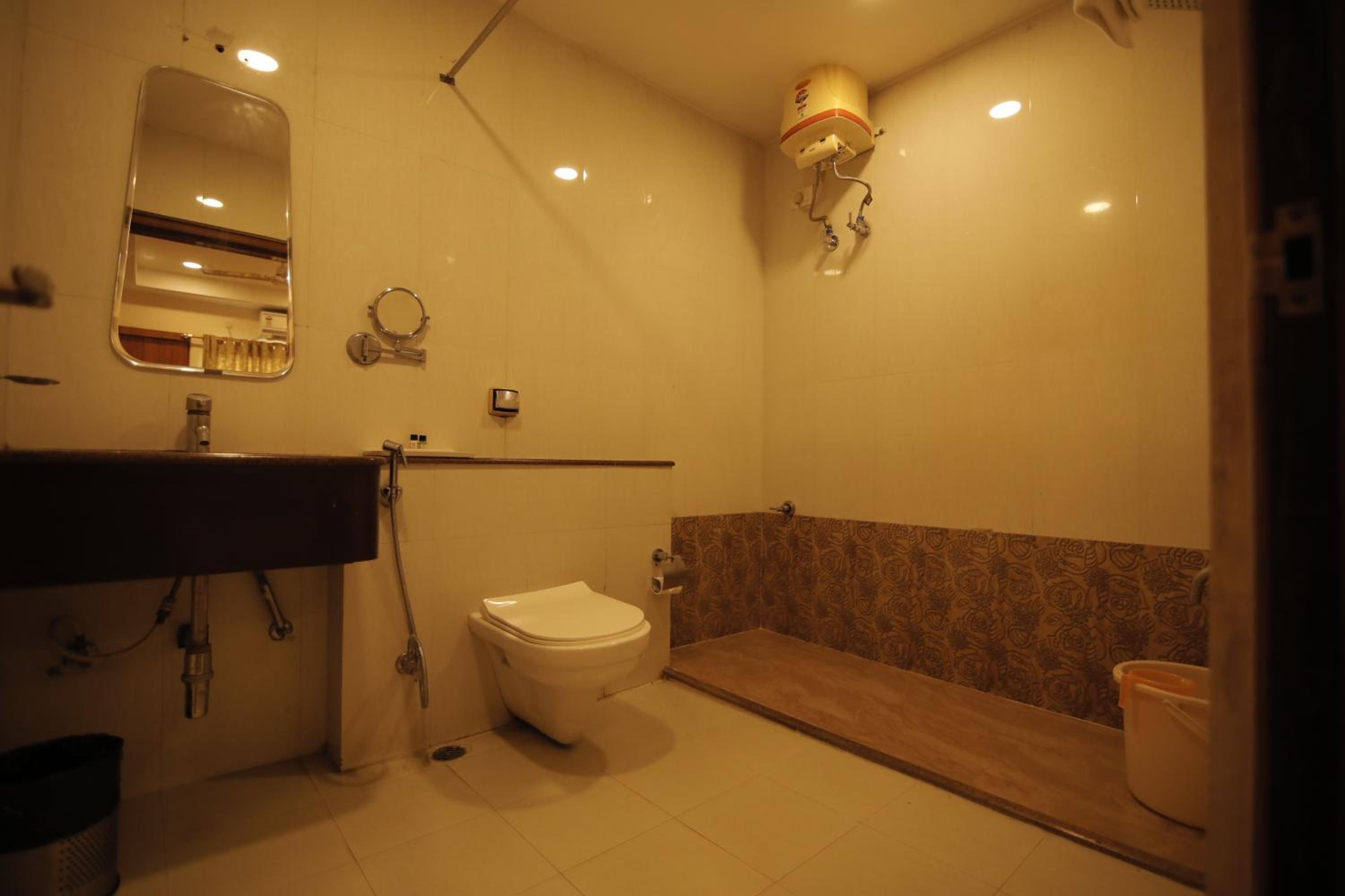 Deluxe Room - Photo 3