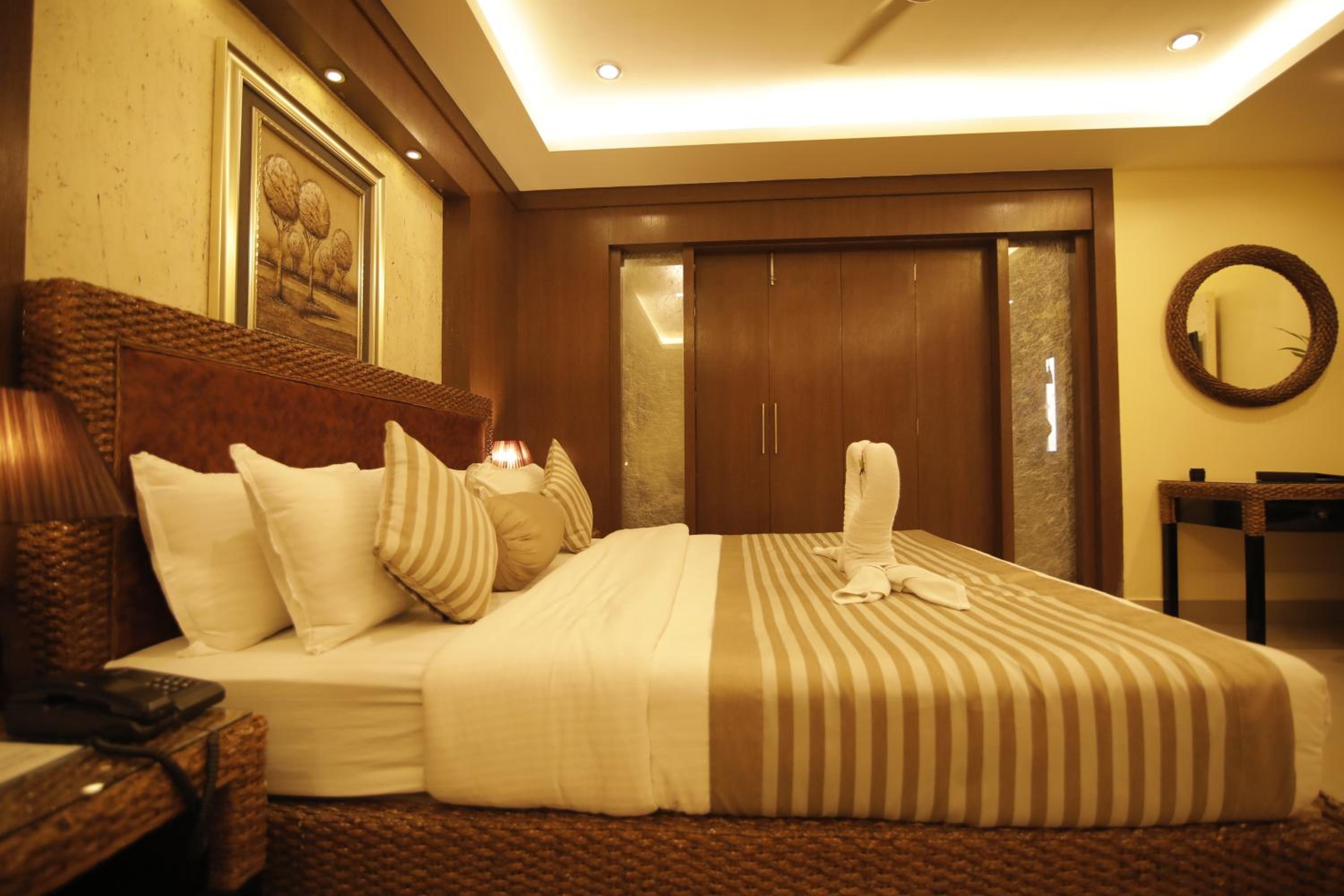 Suite - Photo 16