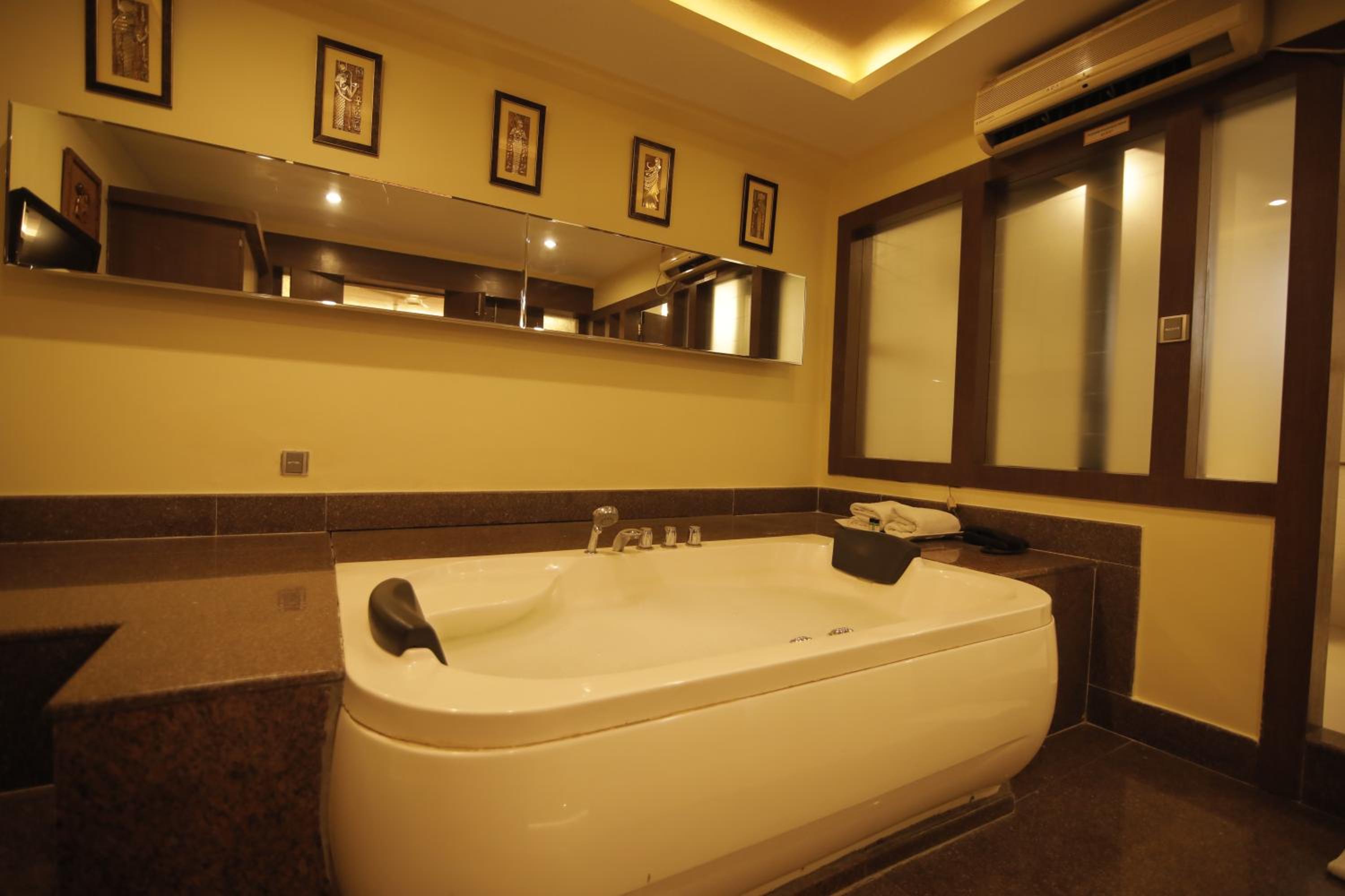 Suite - Photo 7