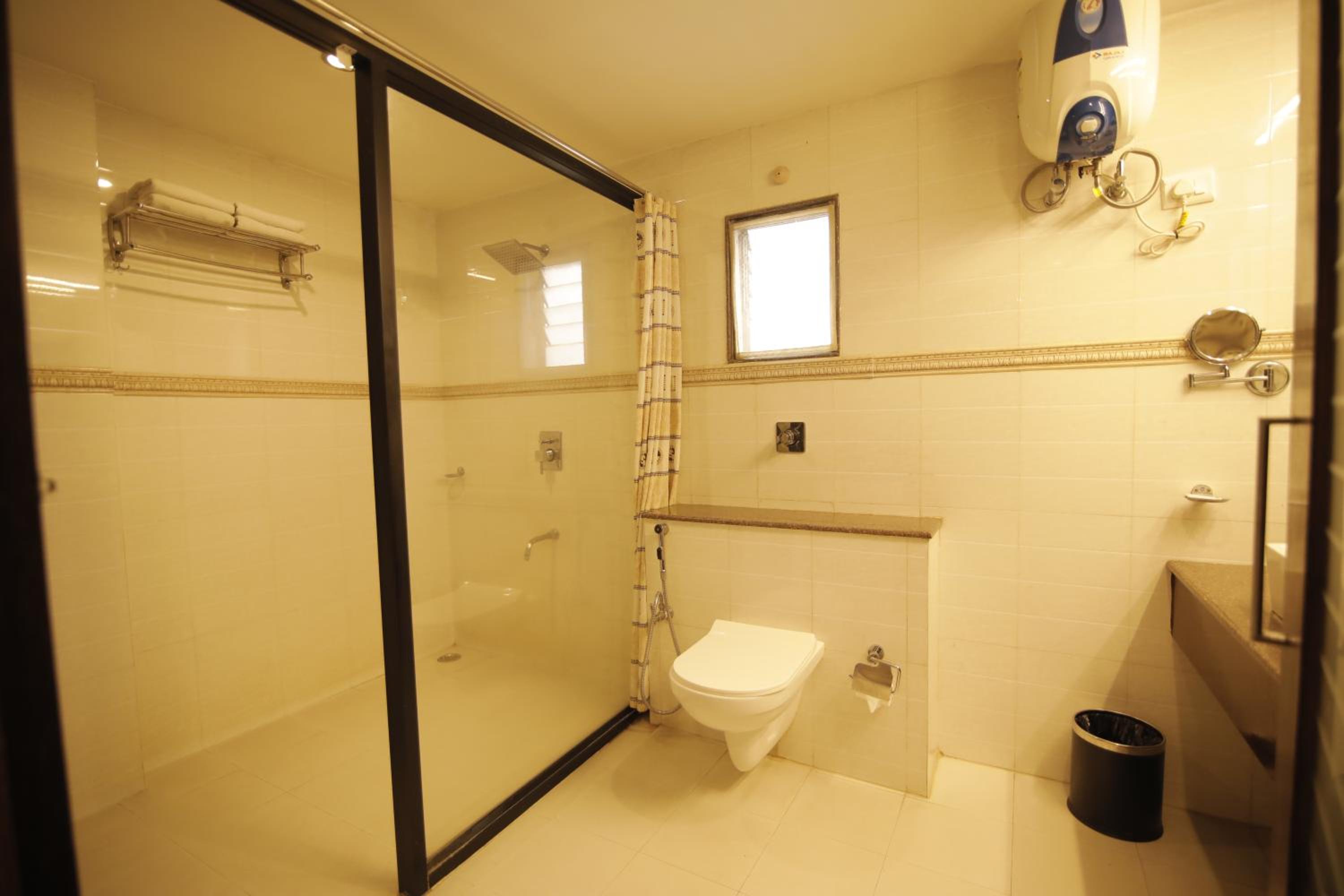 Suite - Photo 9