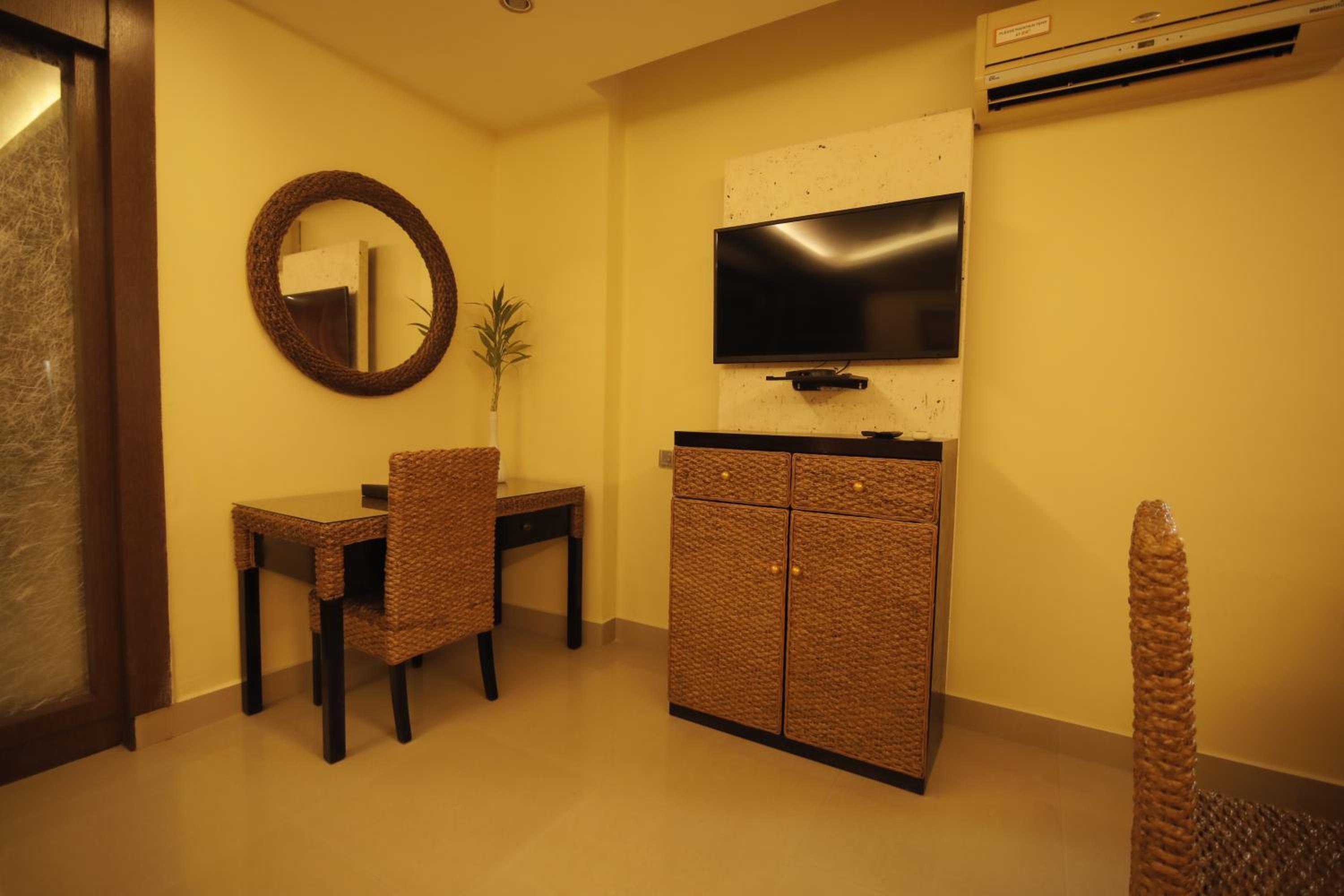 Suite - Photo 5