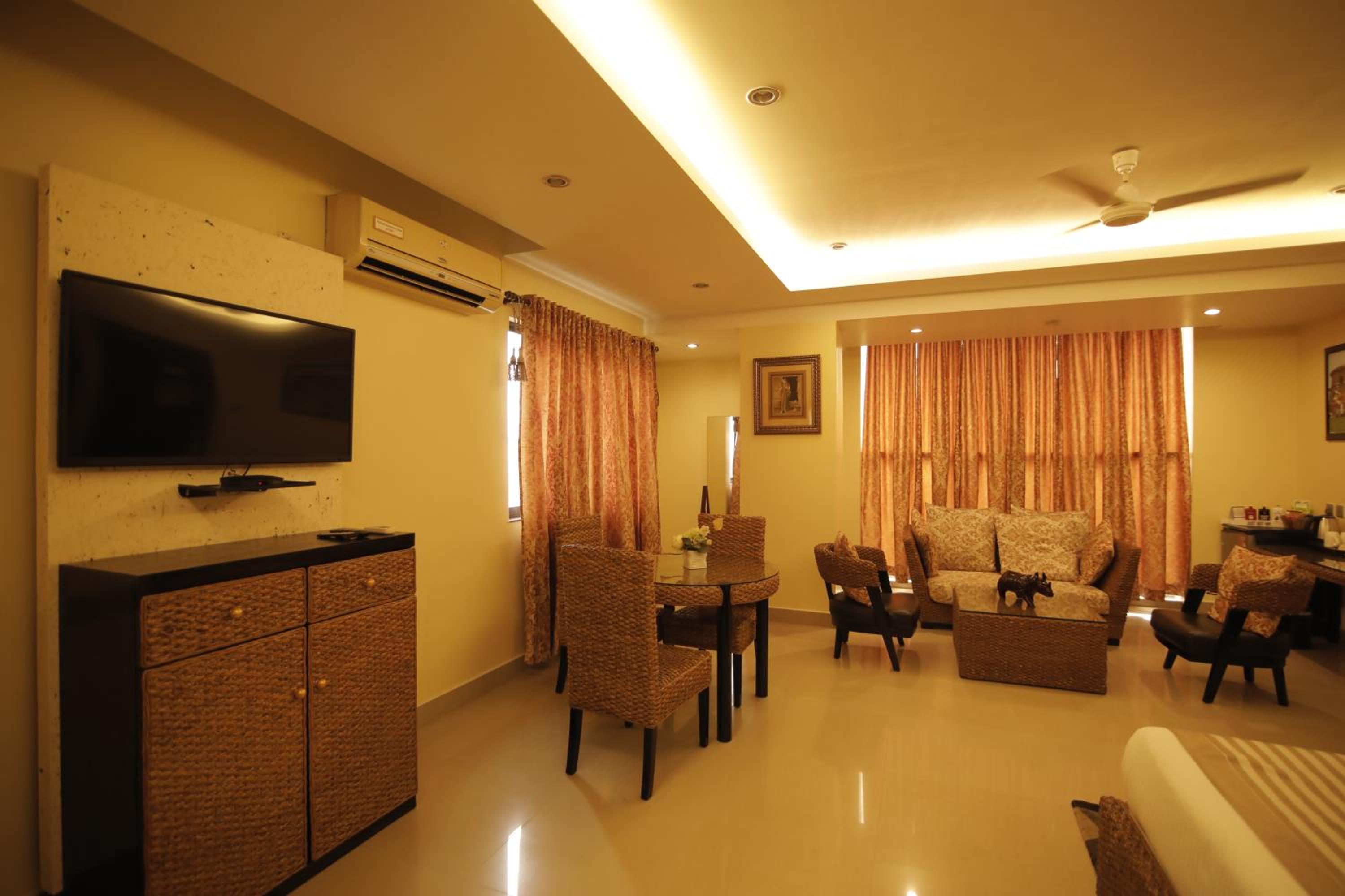 Suite - Photo 3
