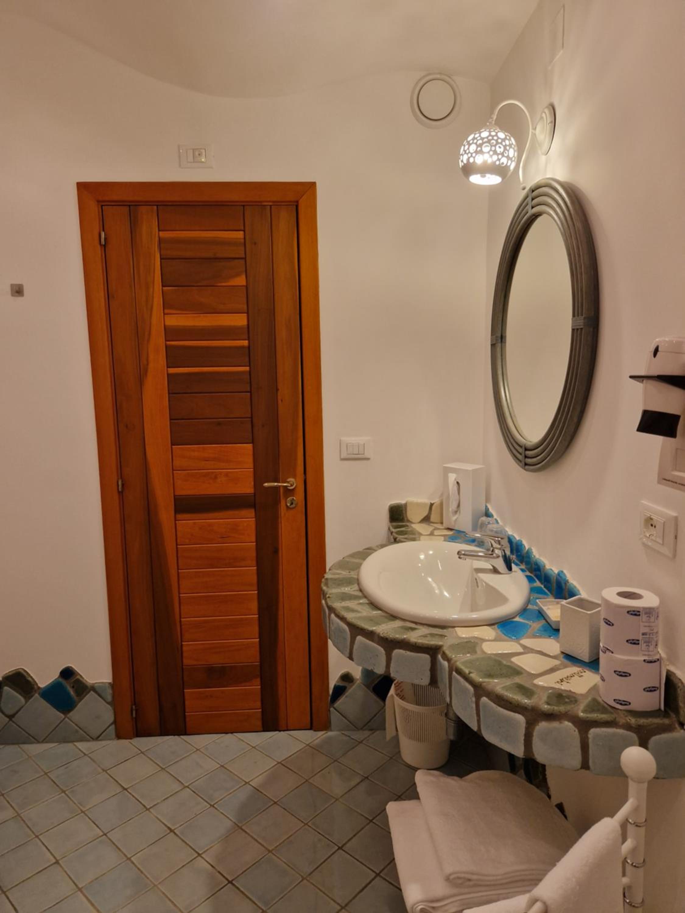 Deluxe Double Room with Balcony and Sea View - Photo 8