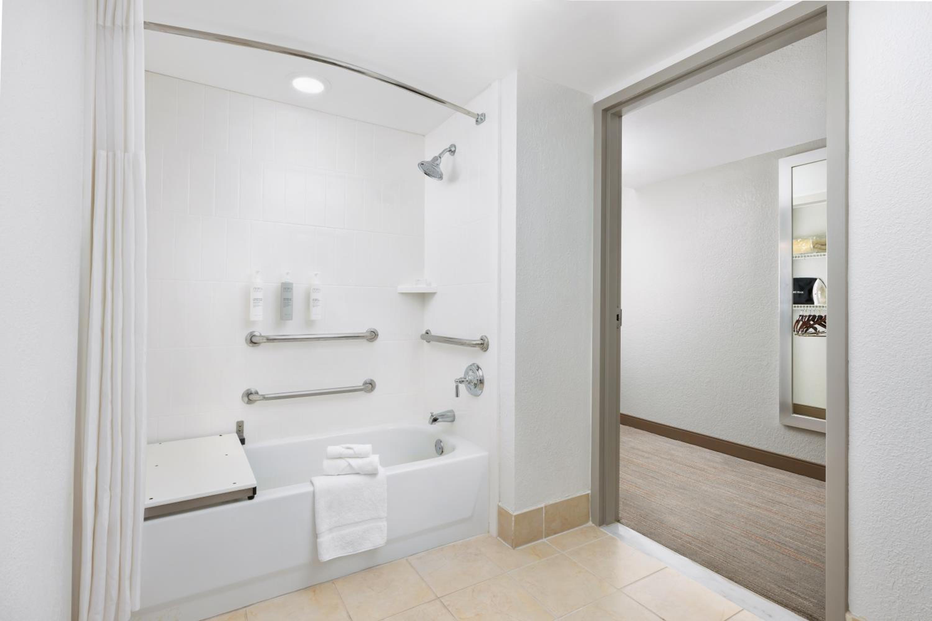 King Room - Disability Access/Non-Smoking - Photo 6