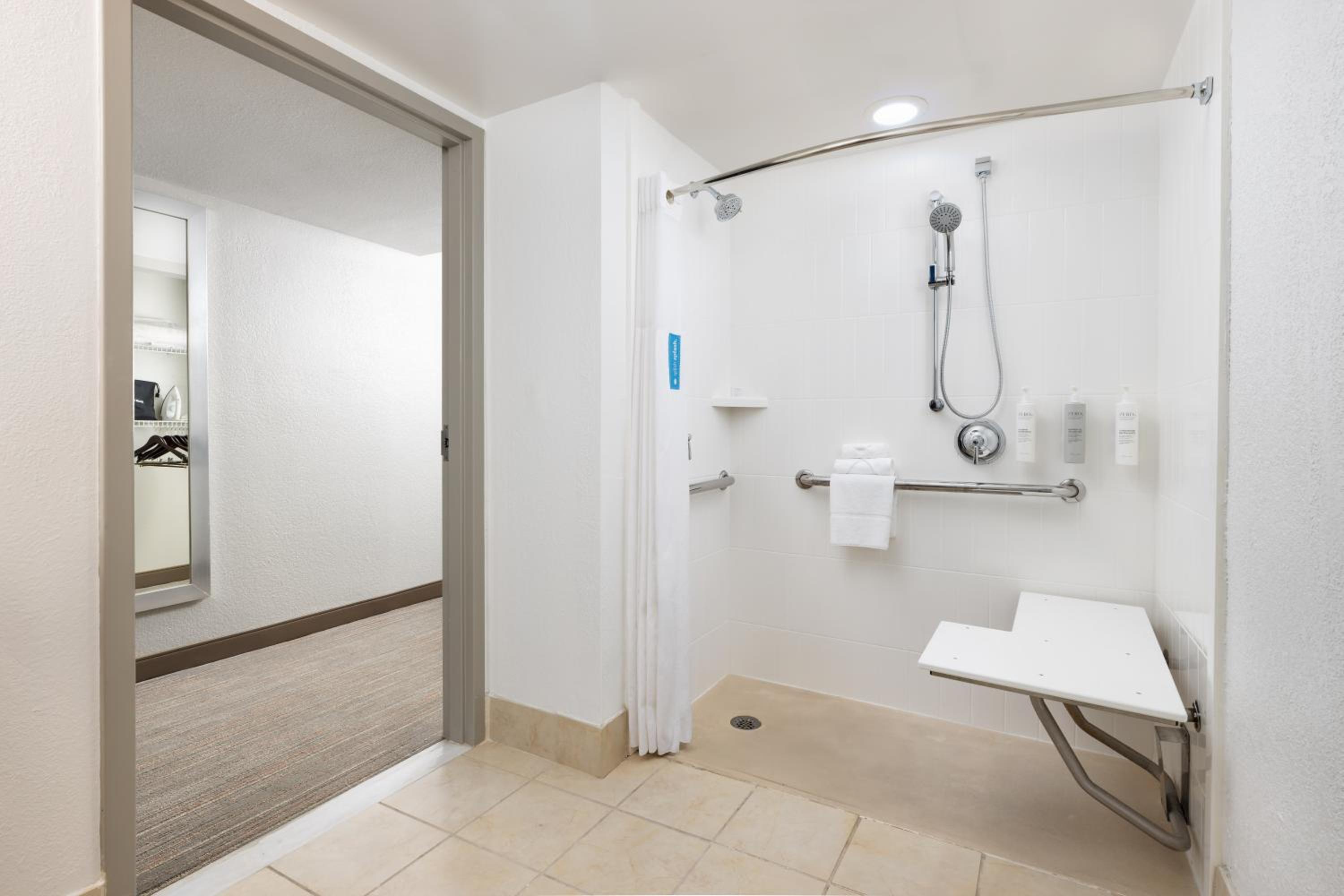 King Room - Disability Access/Non-Smoking - Photo 12