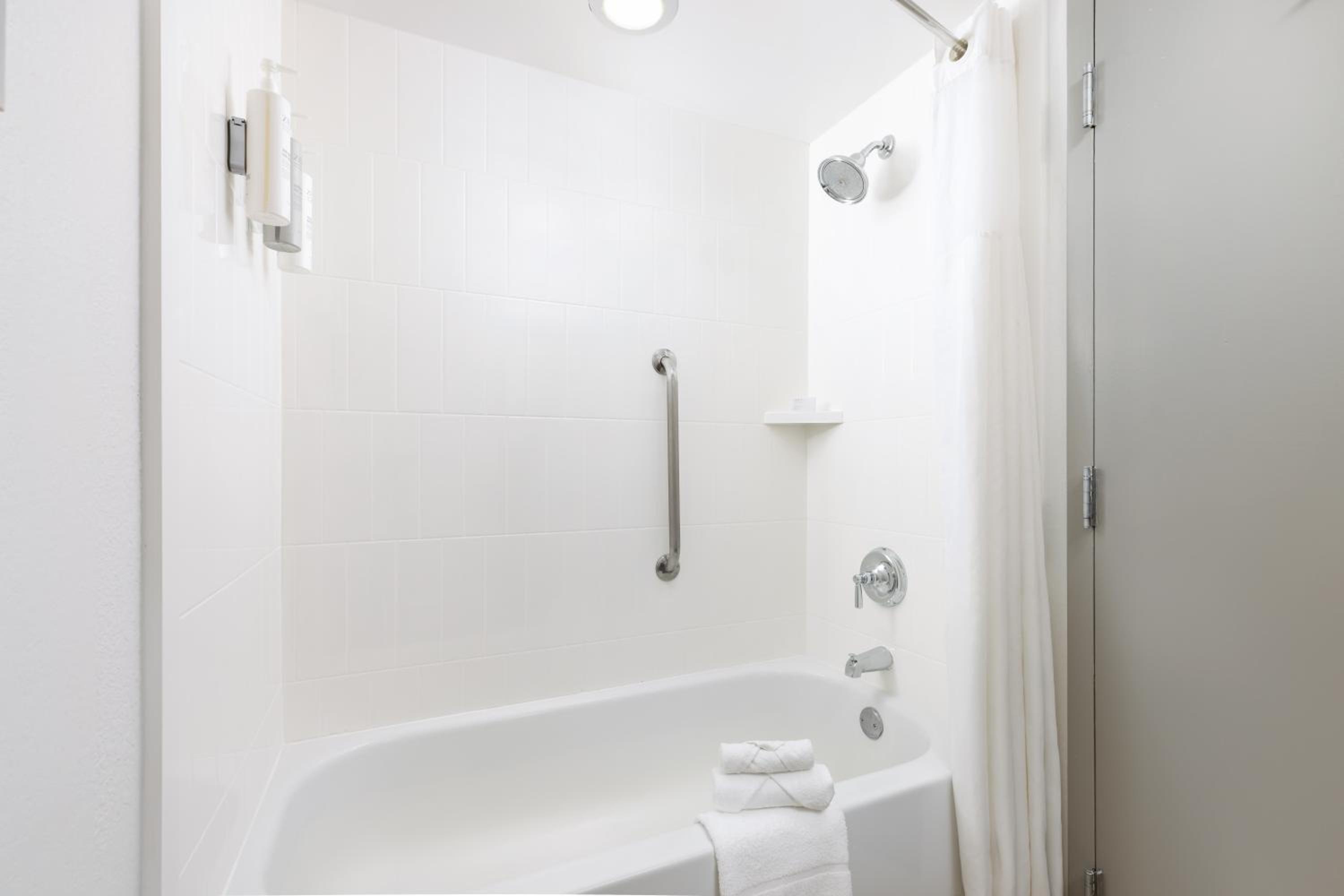King Room - Disability Access/Non-Smoking - Photo 15