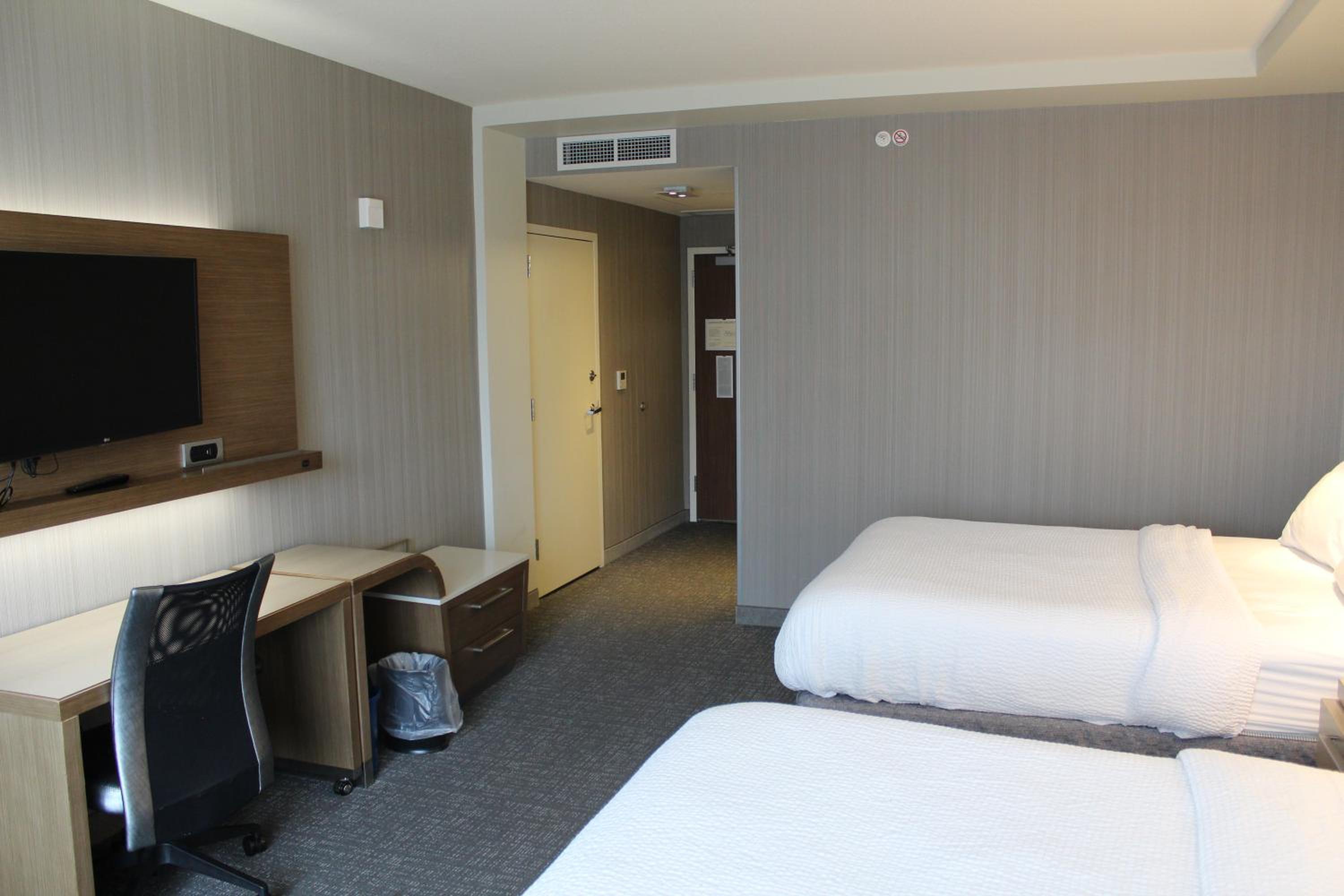 Queen Room with Two Queen Beds - Hearing Accessible
