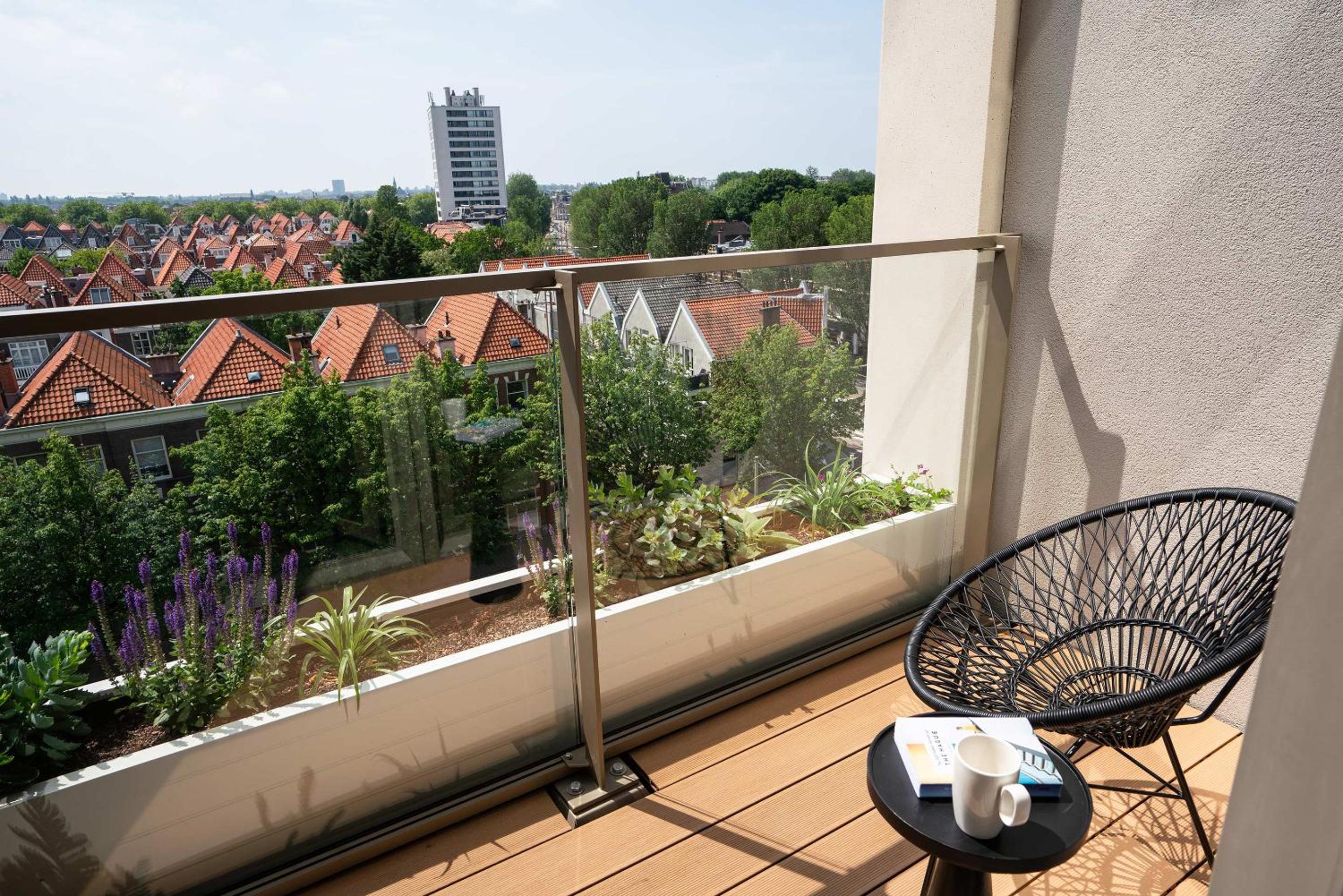 One-Bedroom Apartment with Balcony photo 2