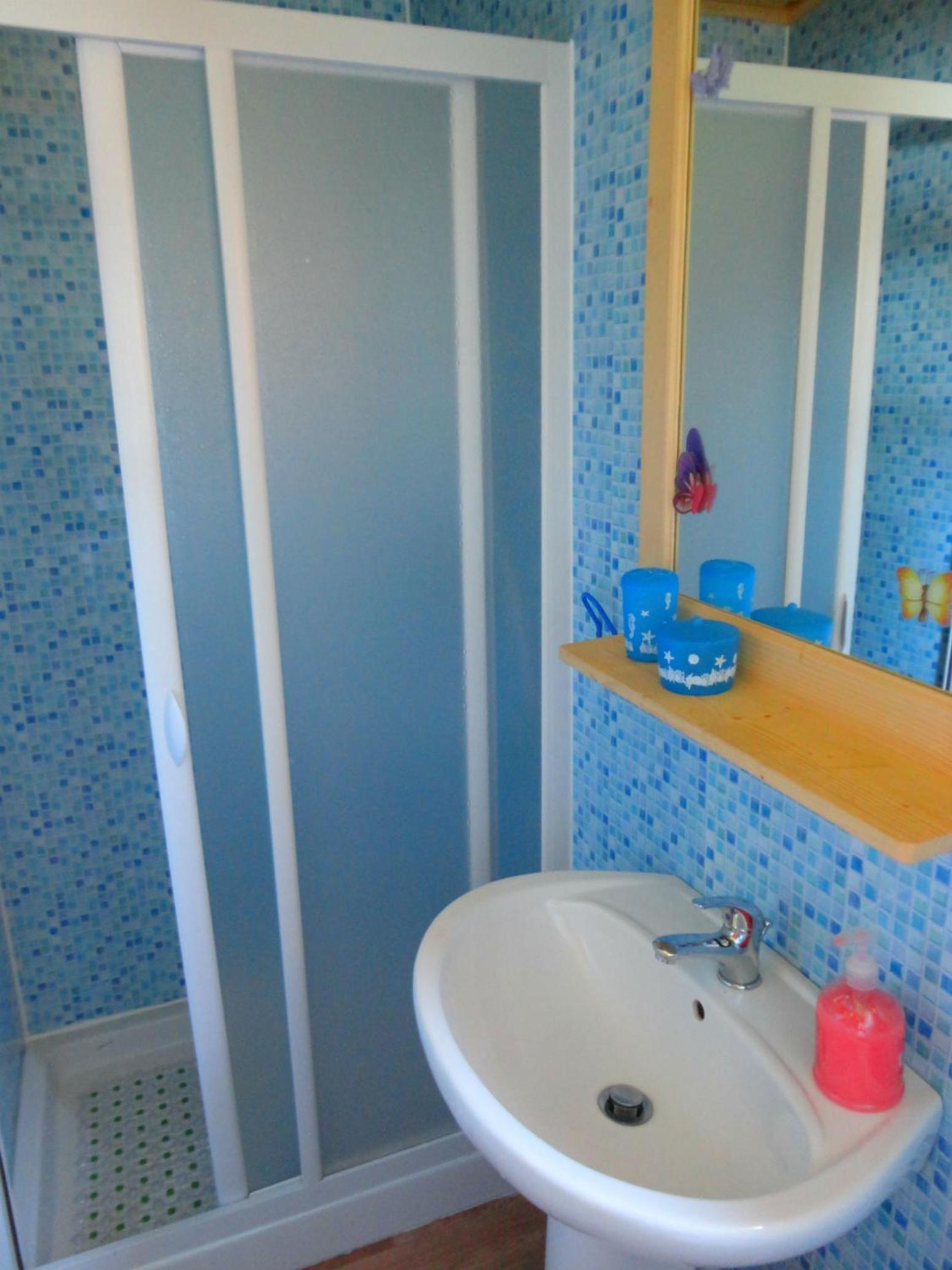 Two-Bedroom Mobile Home - Photo 8