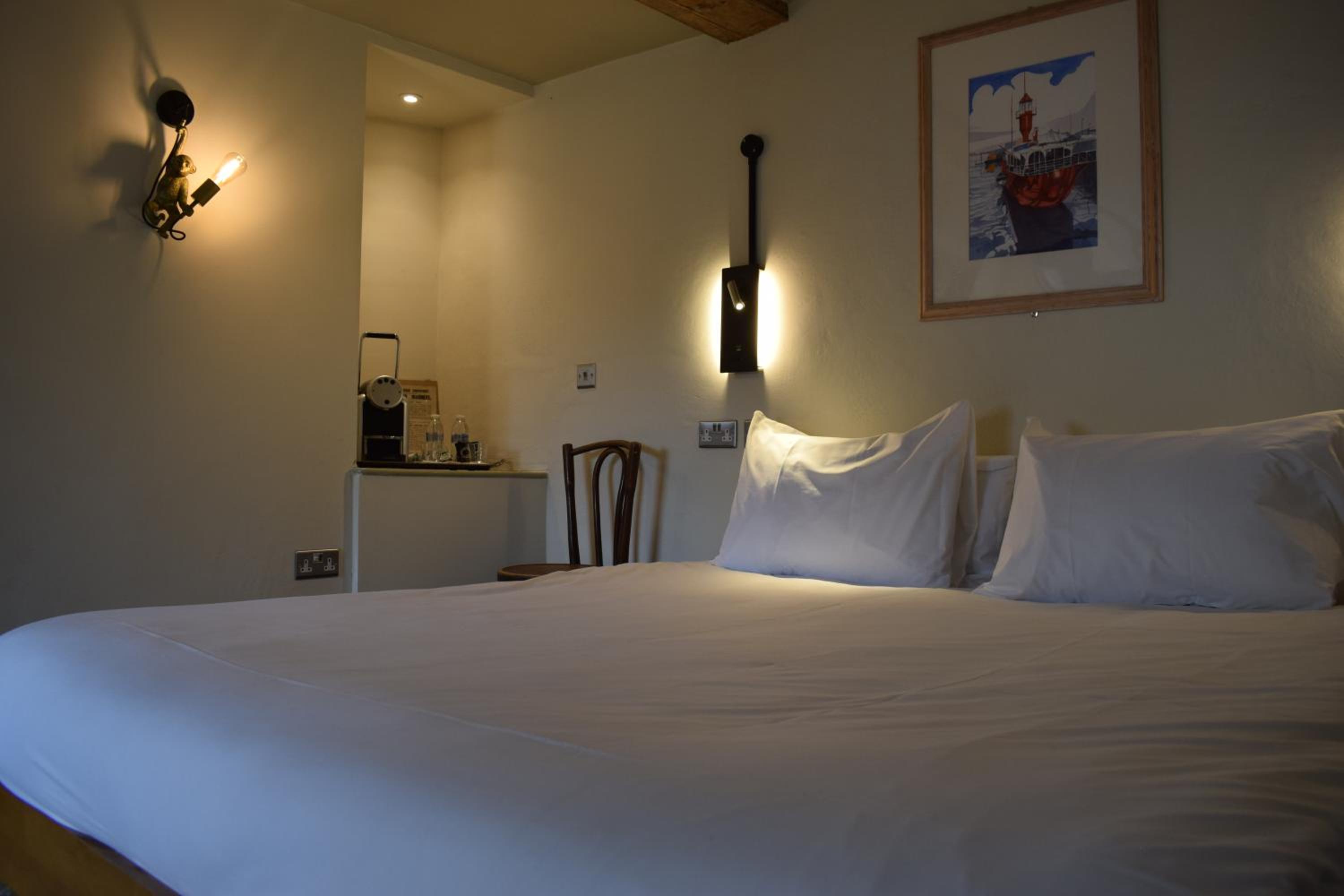 Standard Double Room - Photo 6