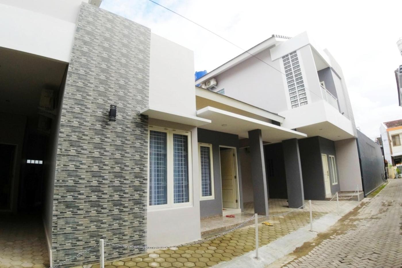 Four-Bedroom House - Photo 6
