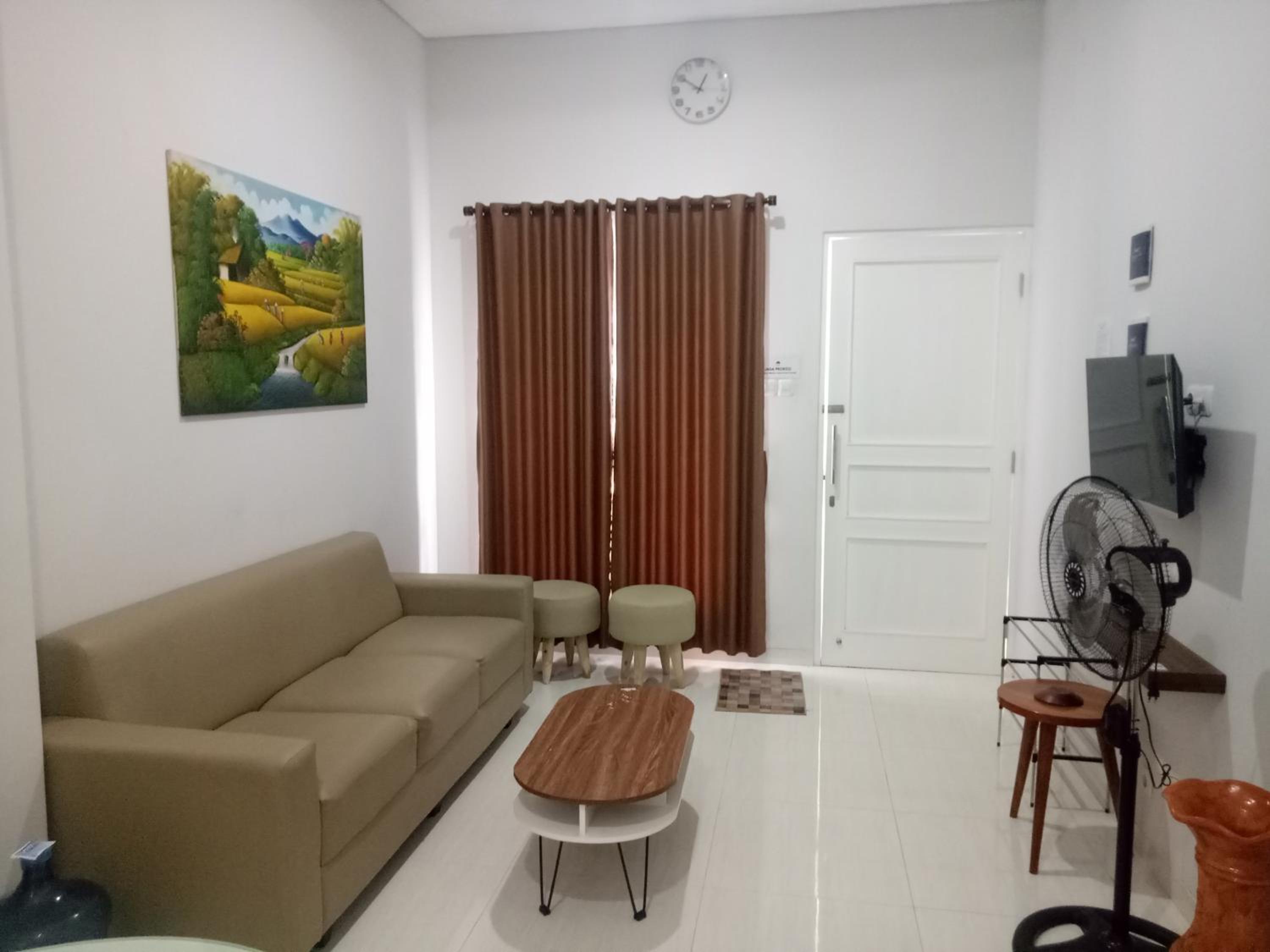 Four-Bedroom House - Photo 2
