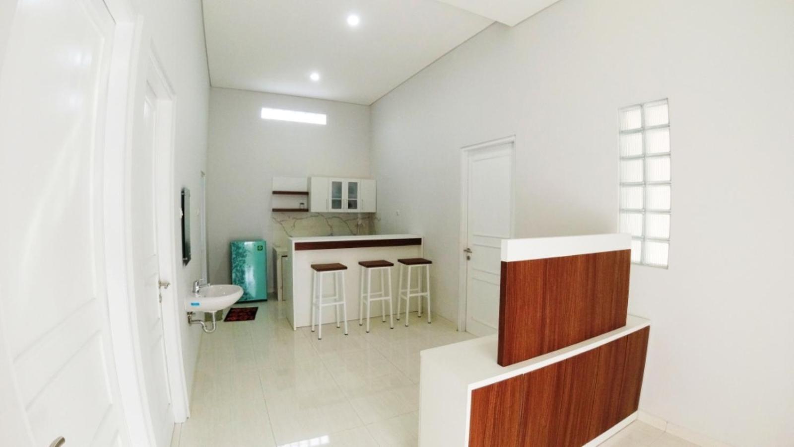 Three-Bedroom House - Photo 3