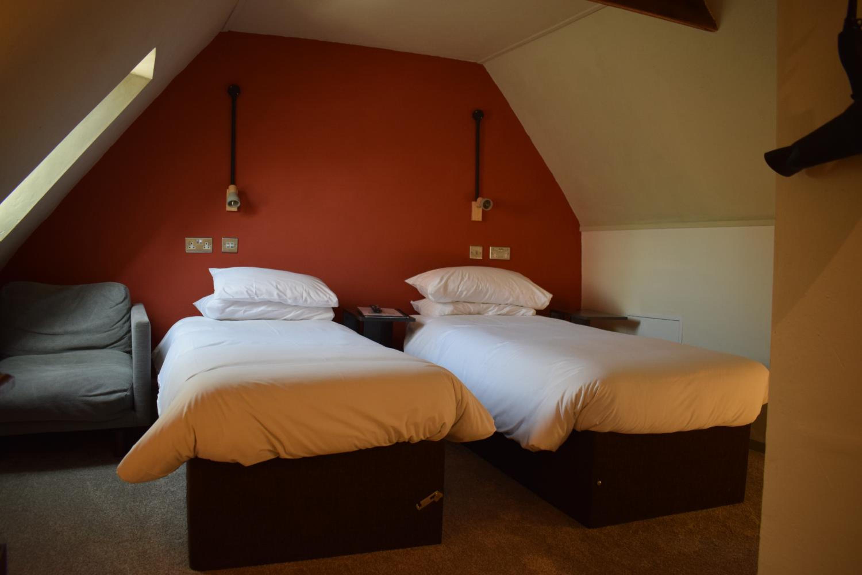 Twin Room - Photo 6