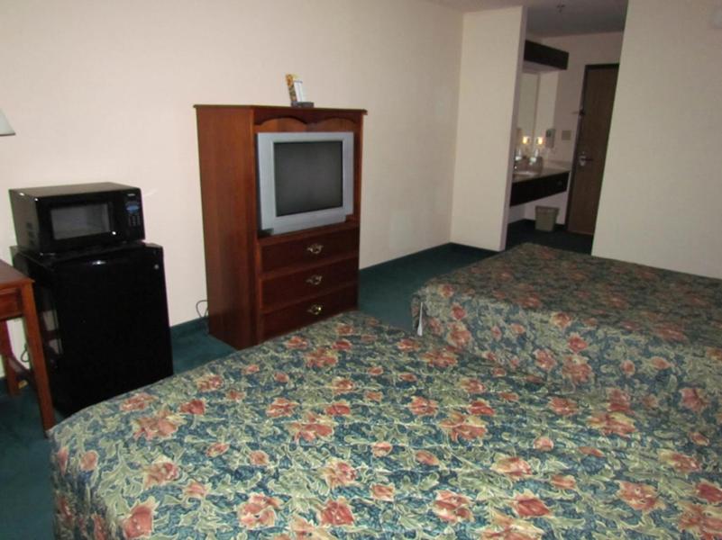 Double Room with Two Double Beds - Photo 3