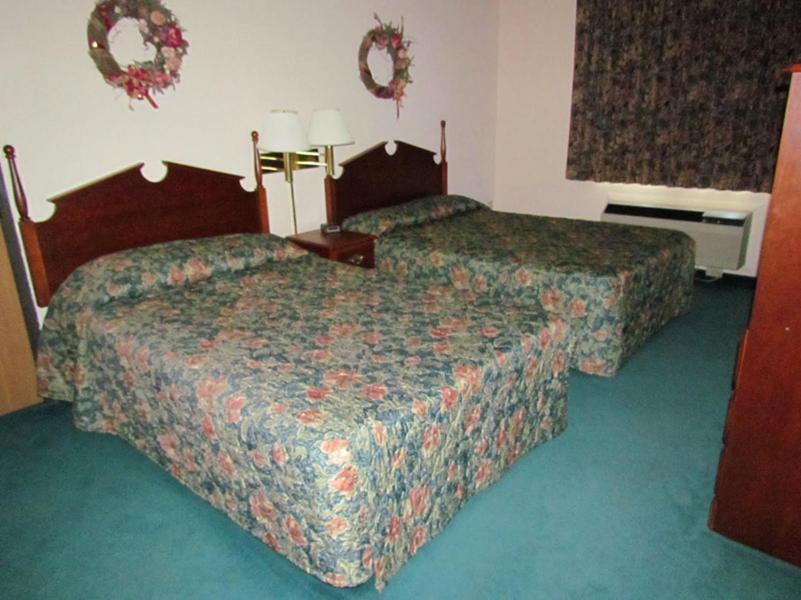 Double Room with Two Double Beds - Photo 2