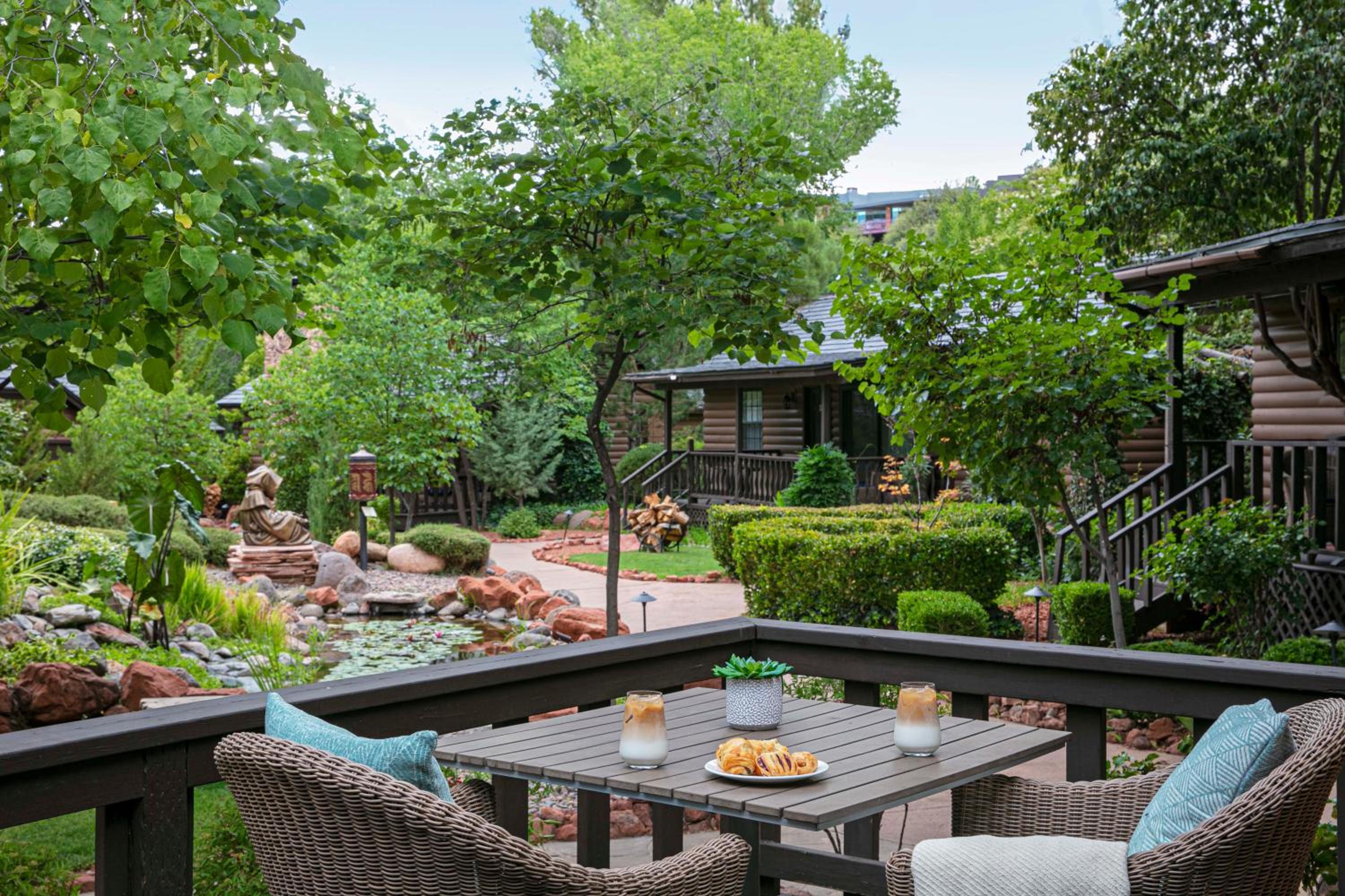 Cottage with Garden View - Photo 5