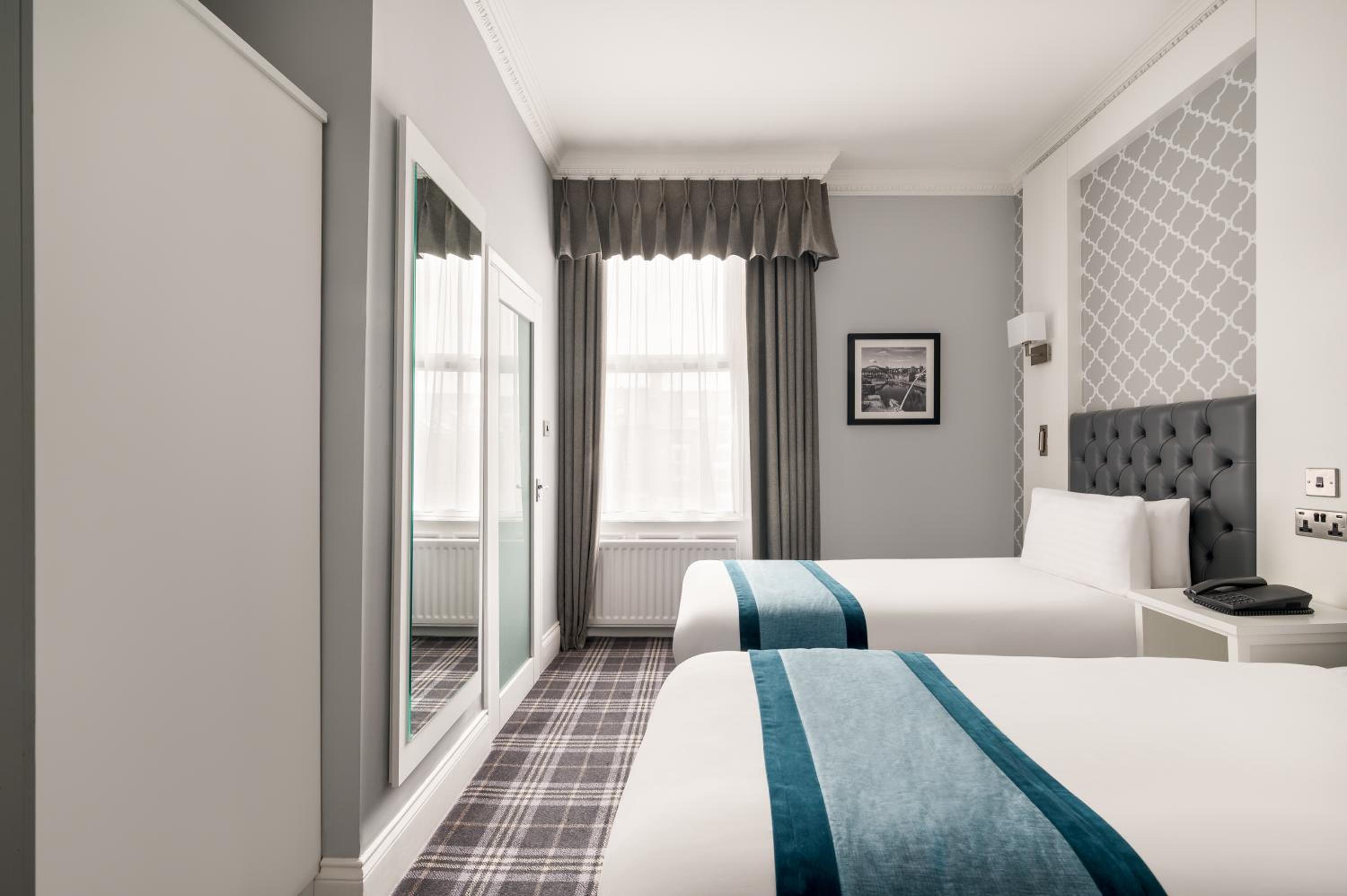 Standard Twin Room - Photo 2