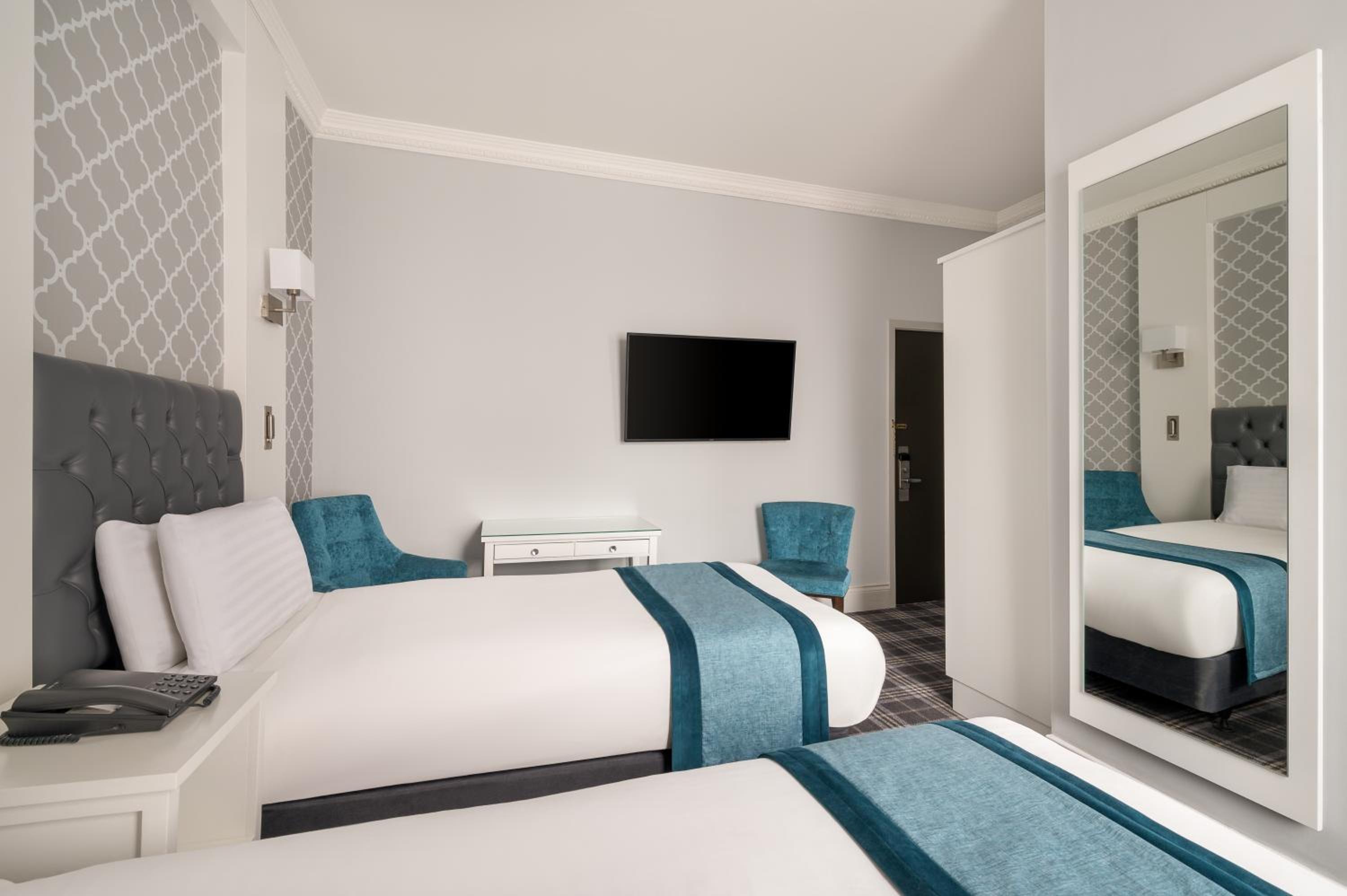 Standard Twin Room - Photo 6