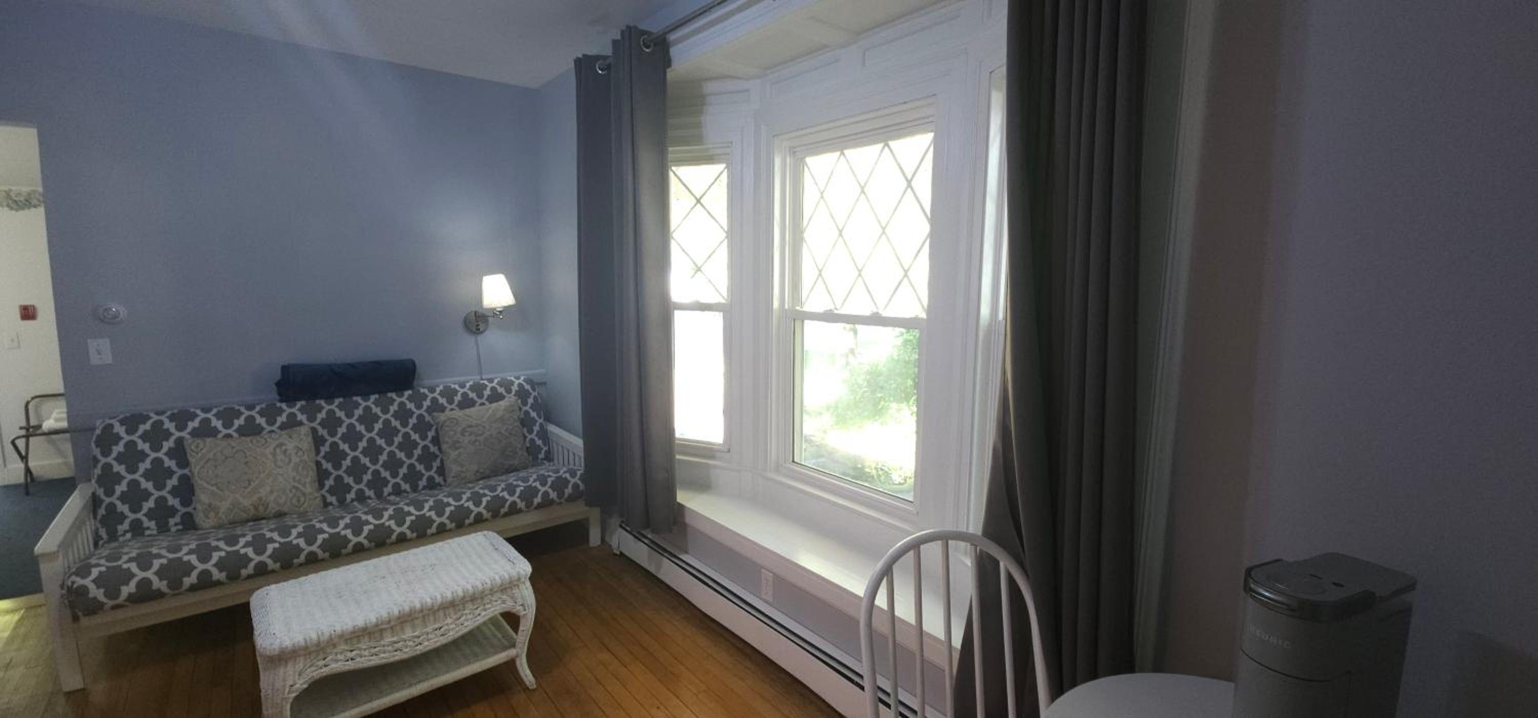 Queen Suite - Photo 12