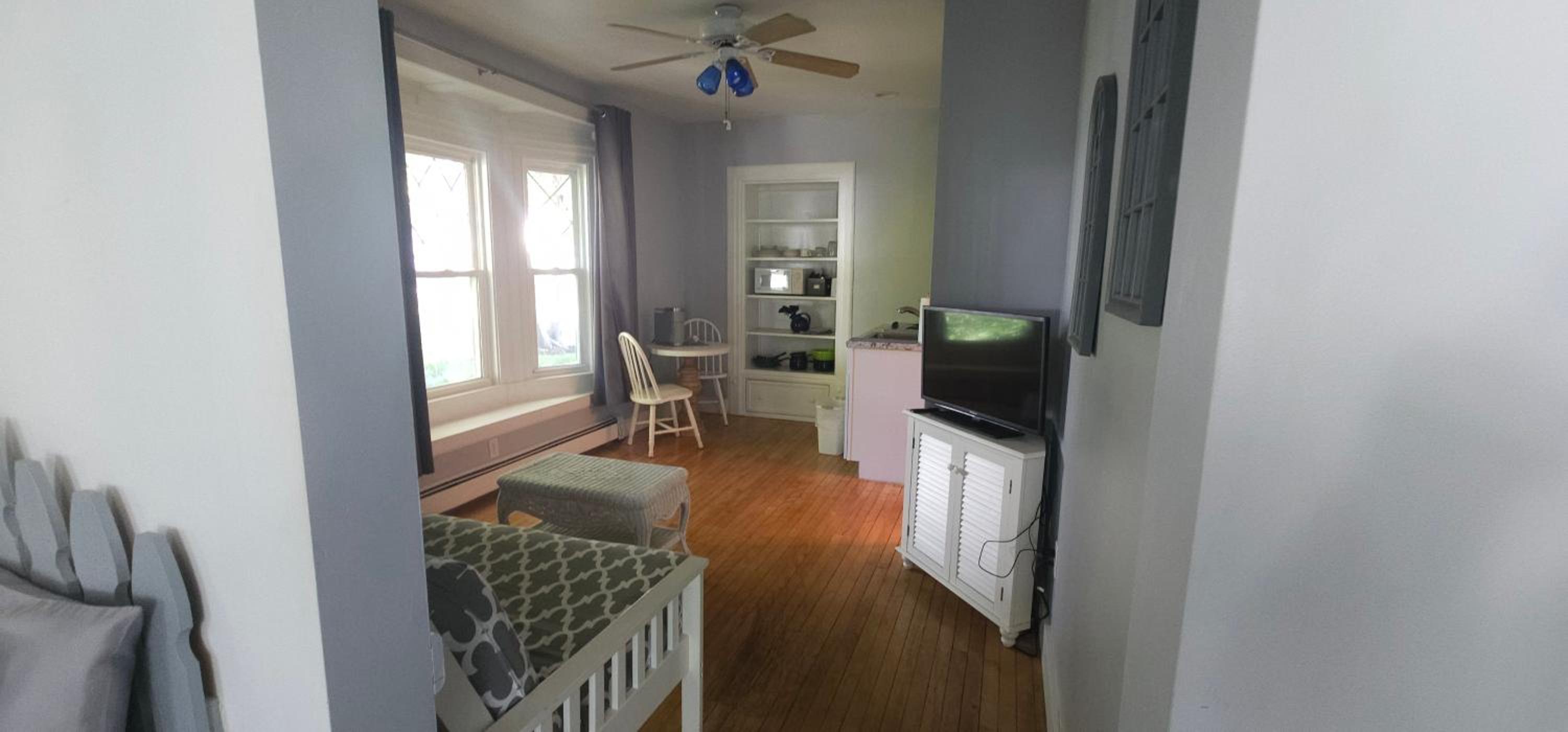 Queen Suite - Photo 2