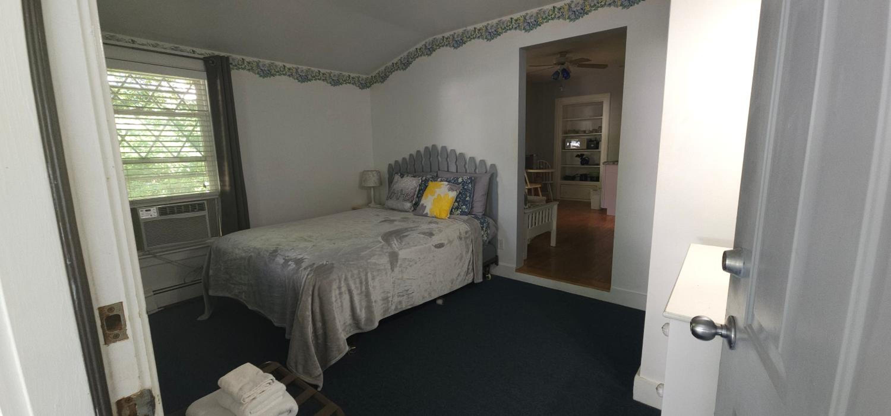 Queen Suite - Photo 3