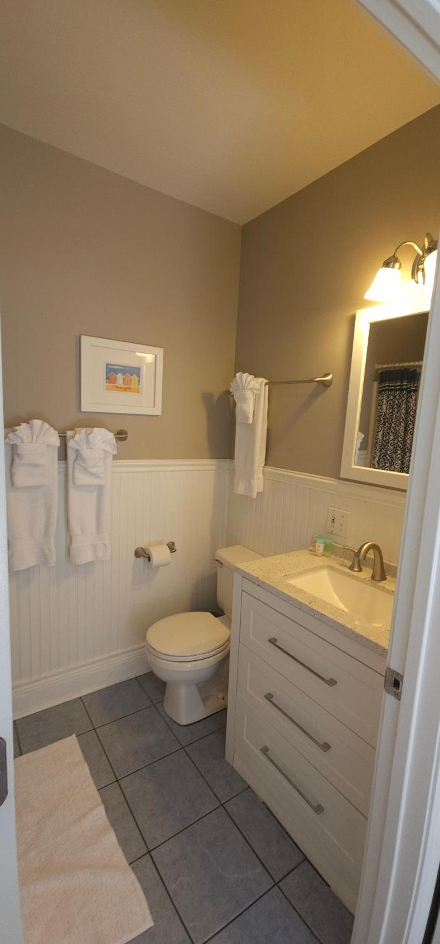 Queen Suite - Photo 9