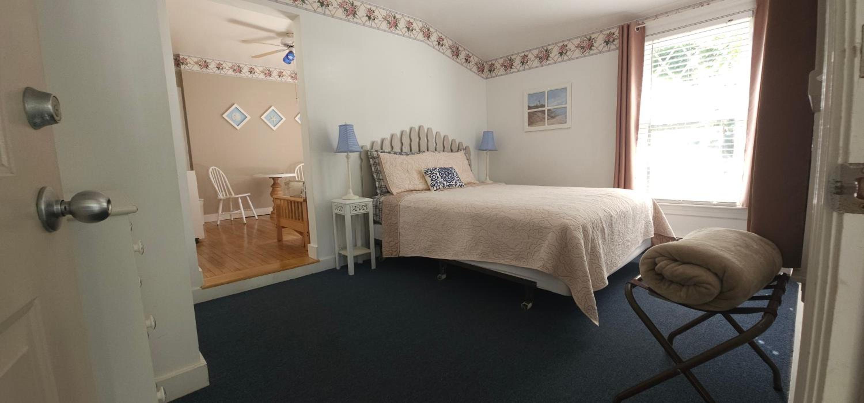 Queen Suite - Photo 7