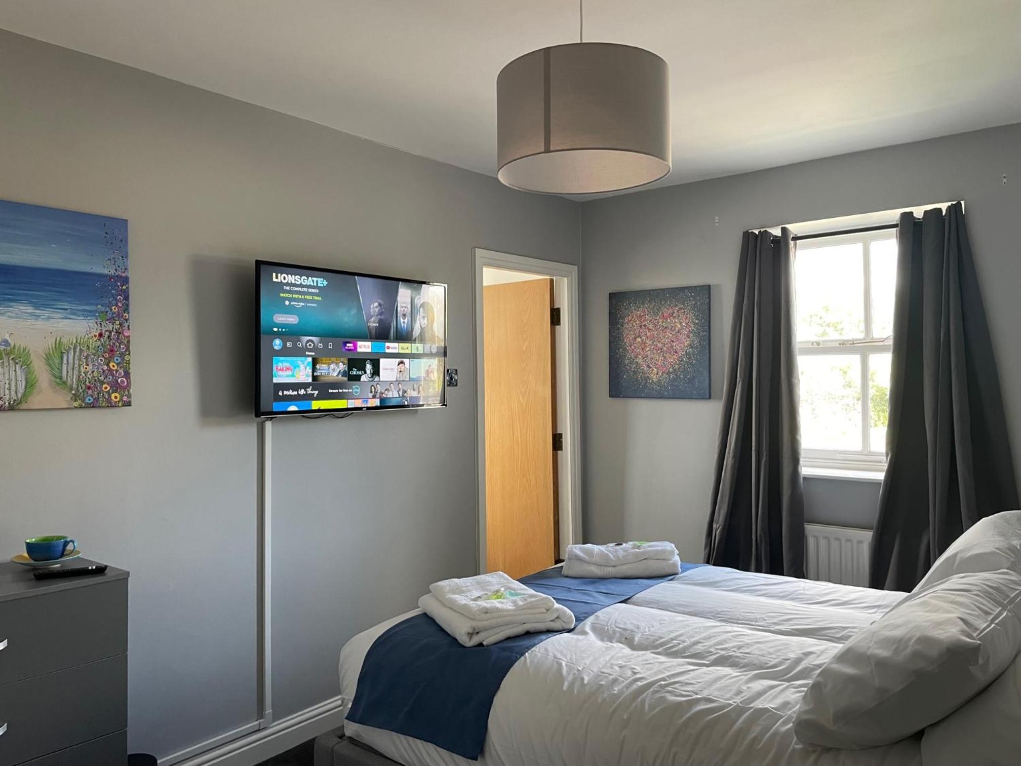 Deluxe Room 3 Bath & Shower