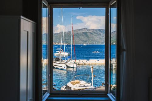 Double Room with Balcony and Sea View photo 2