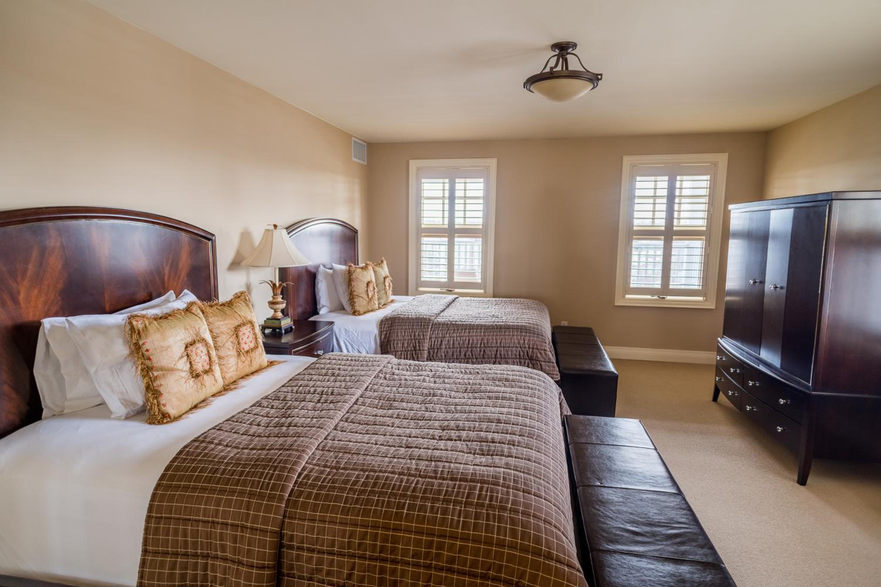 Severn Executive Queen Suite - Non-Smoking