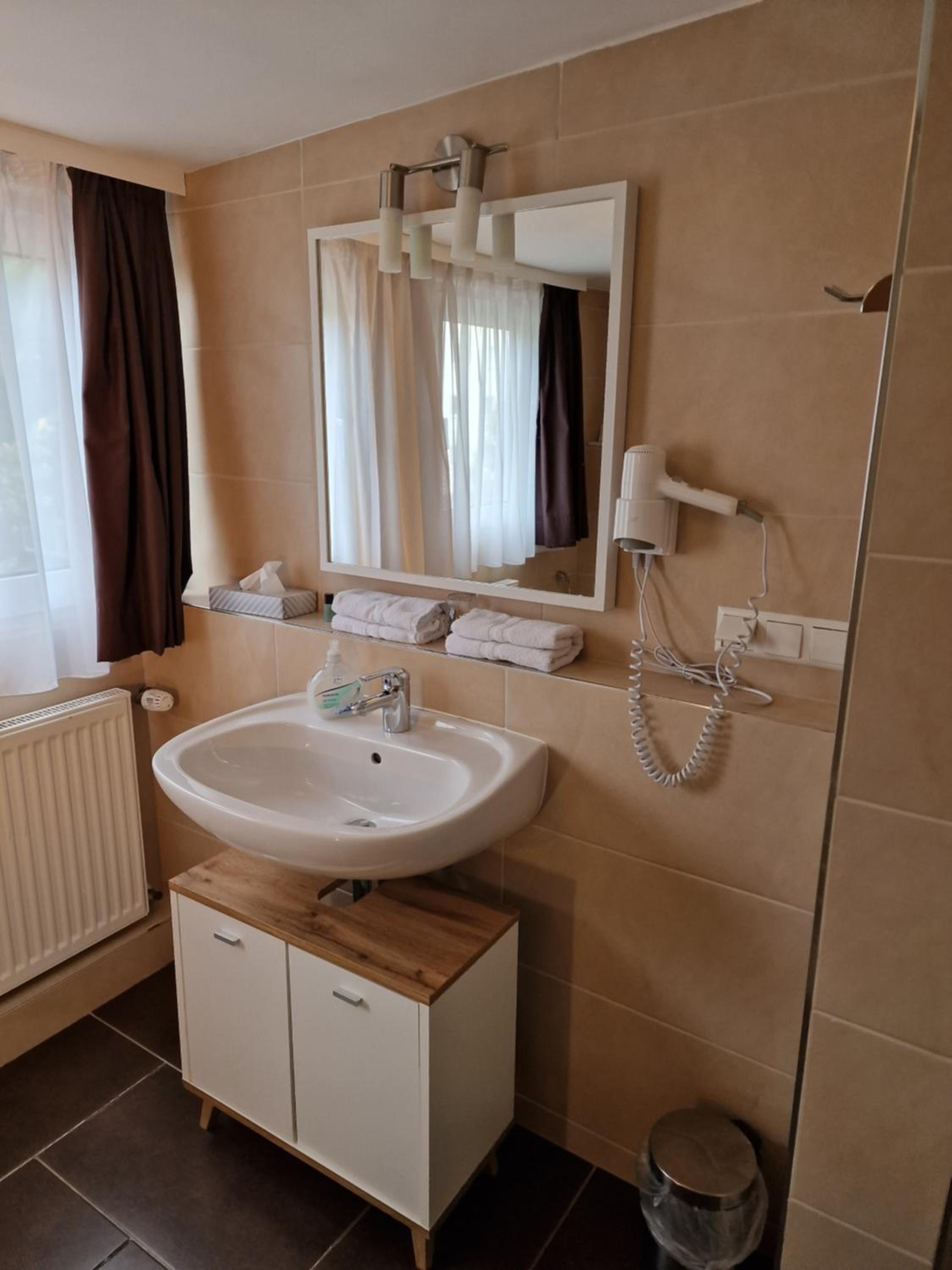 Standard Double Room - Photo 6