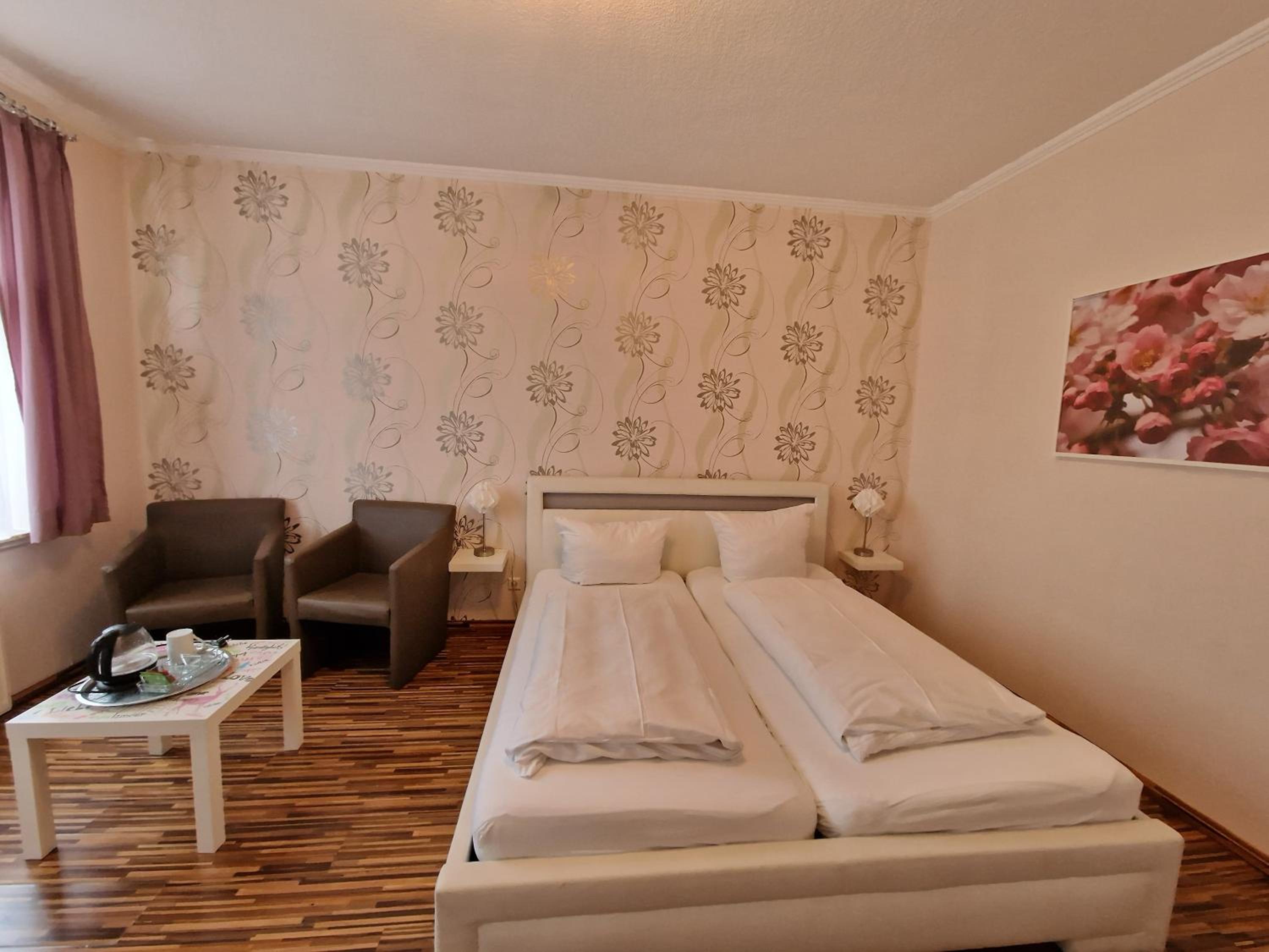 Standard Double Room - Photo 9
