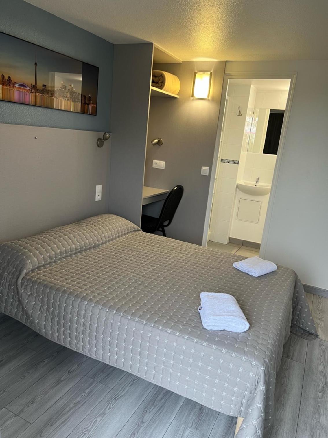 Double Room - Photo 18