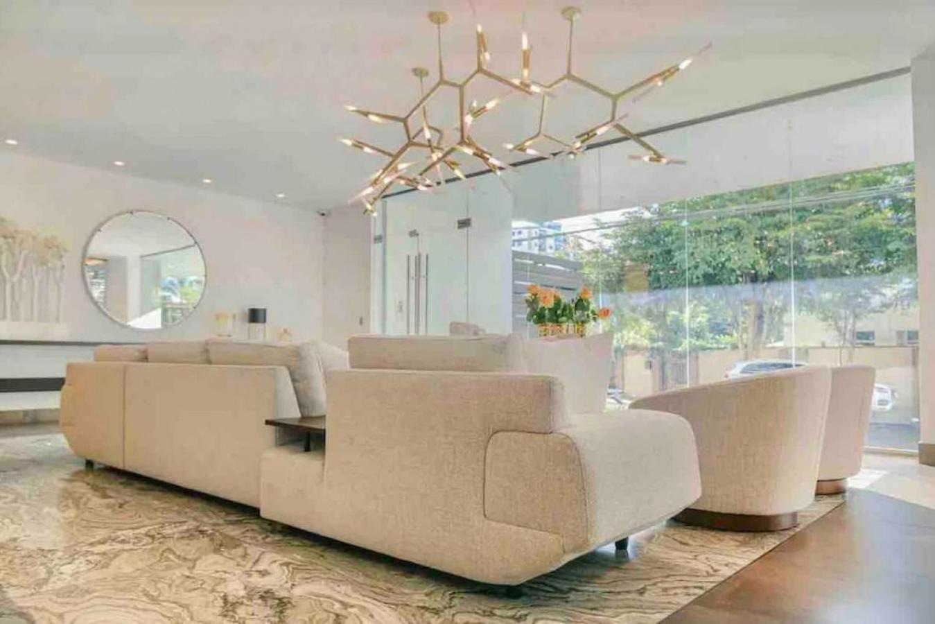 Deluxe One-Bedroom Apartment with City View photo 1