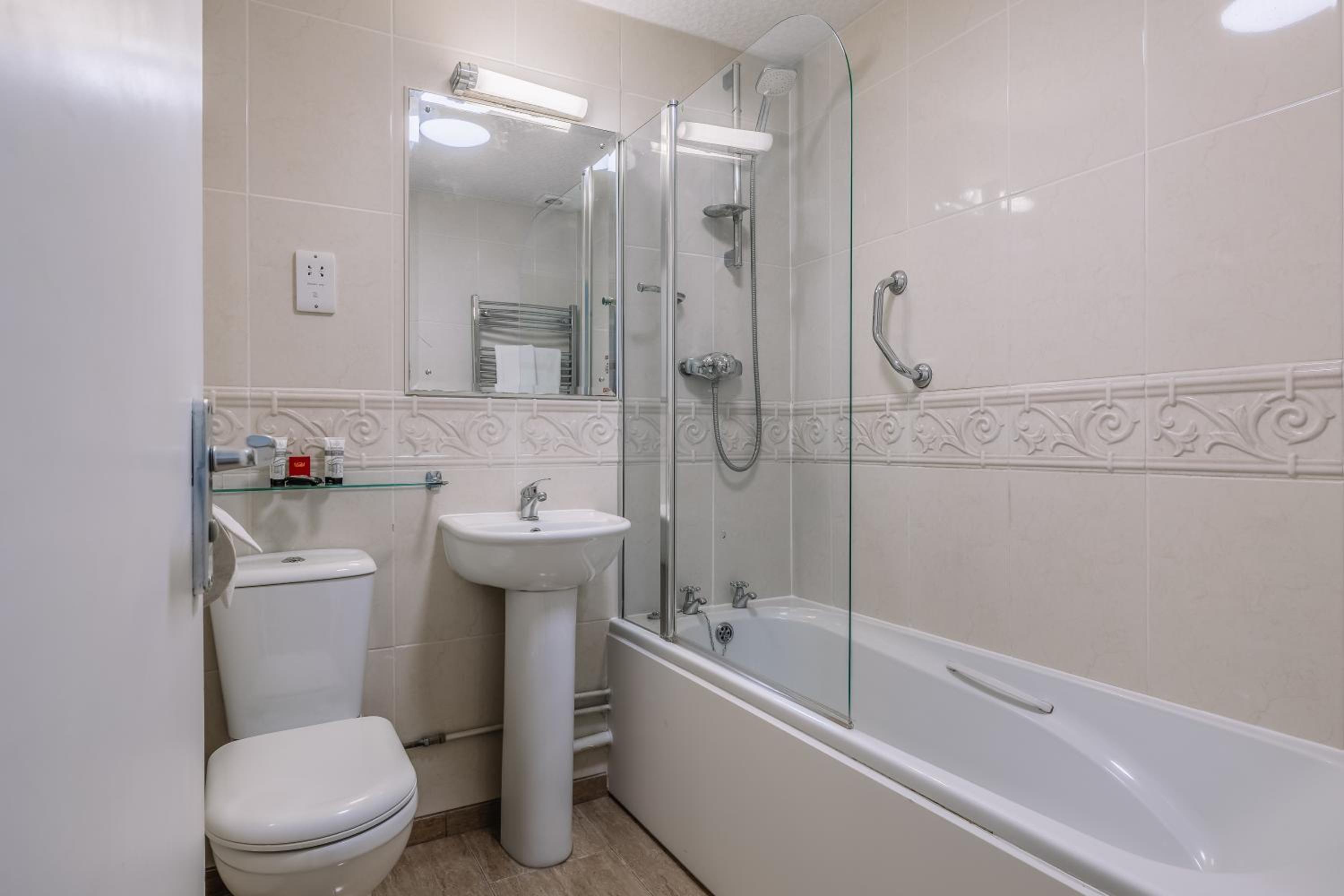 Standard Double Room - Photo 3