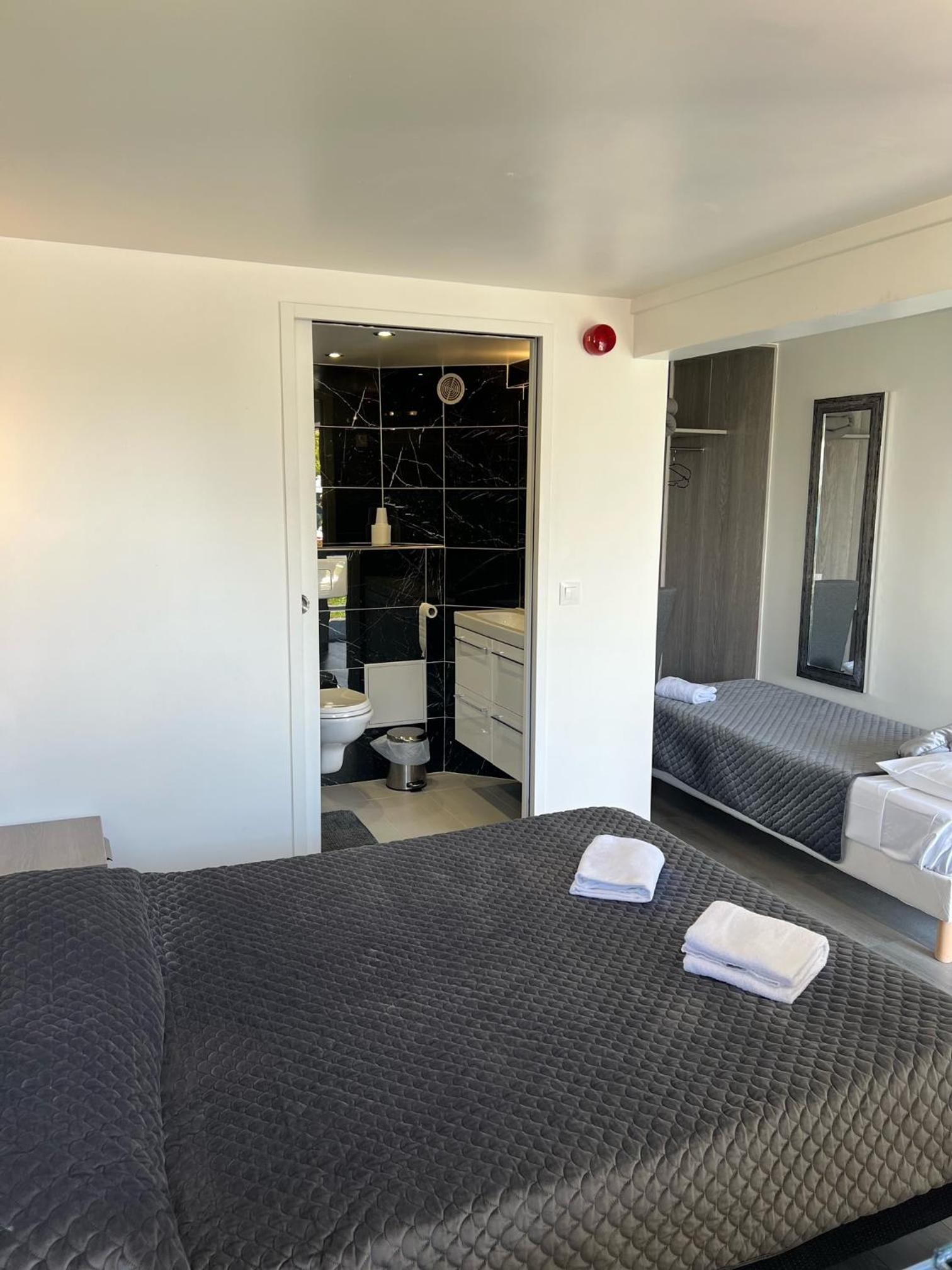 Superior Double Room - Photo 11