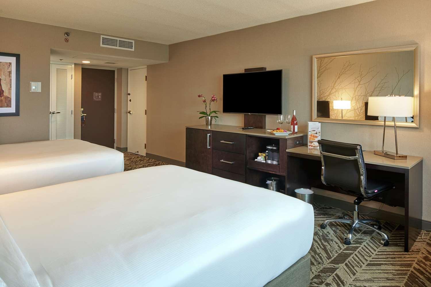 Queen Room with Two Queen Beds and Bath Tub - Mobility Accessible - Photo 4