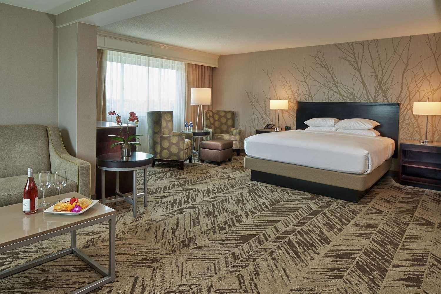 Junior King Suite with Seating Area