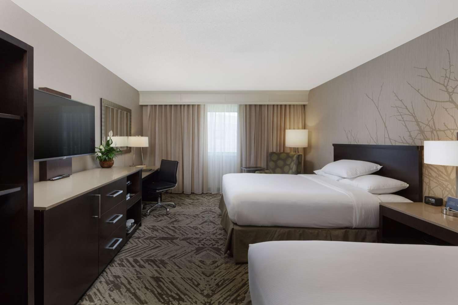 Queen Room with Two Queen Beds and Bath Tub - Mobility Accessible - Photo 5