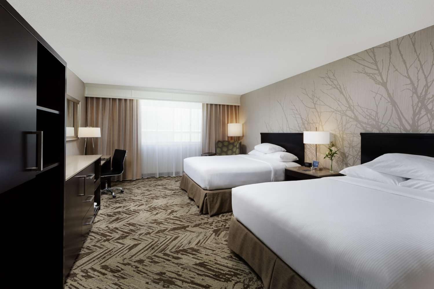 Queen Room with Two Queen Beds and Bath Tub - Mobility Accessible - Photo 2