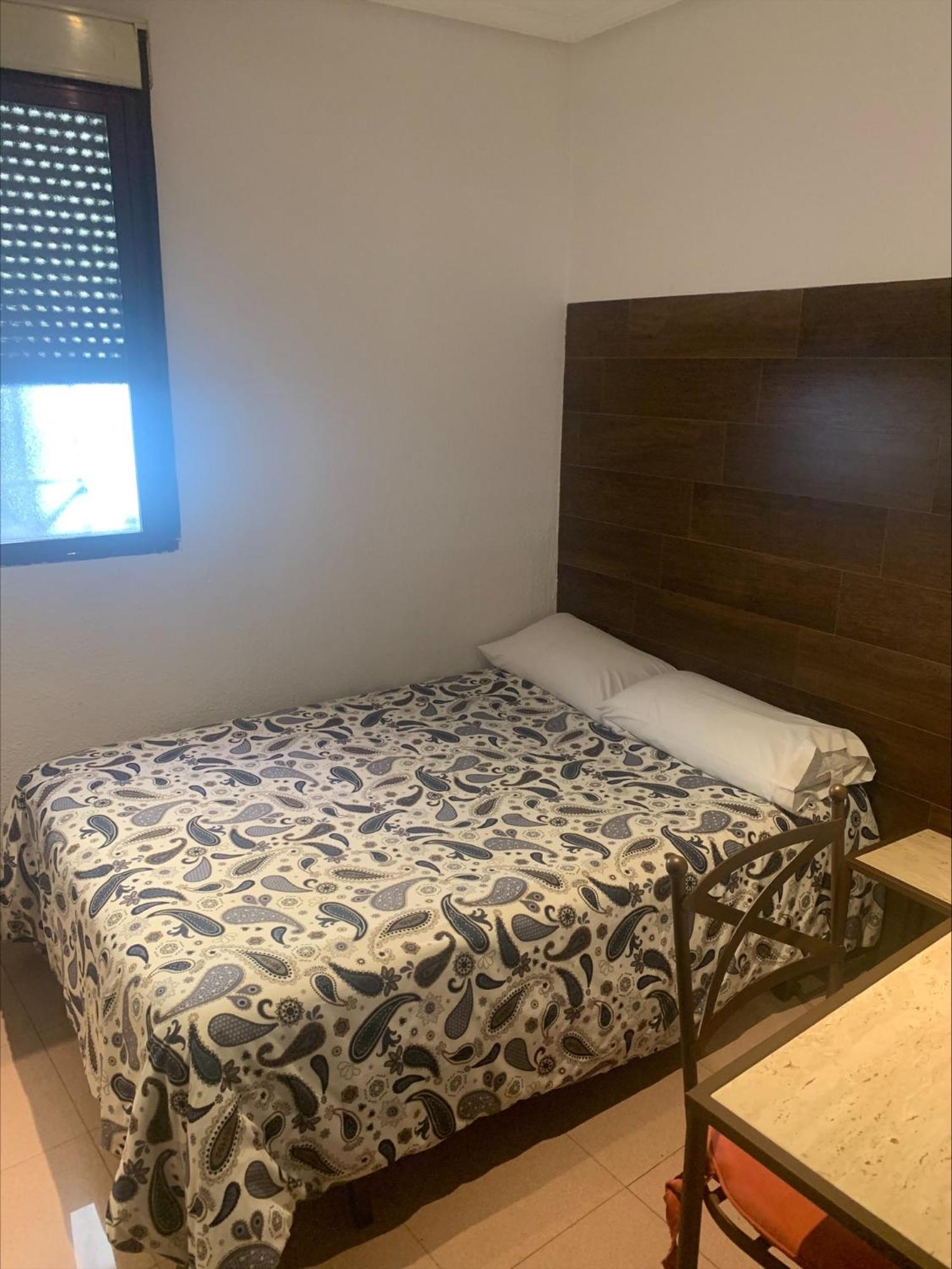 Small Single Room photo 2