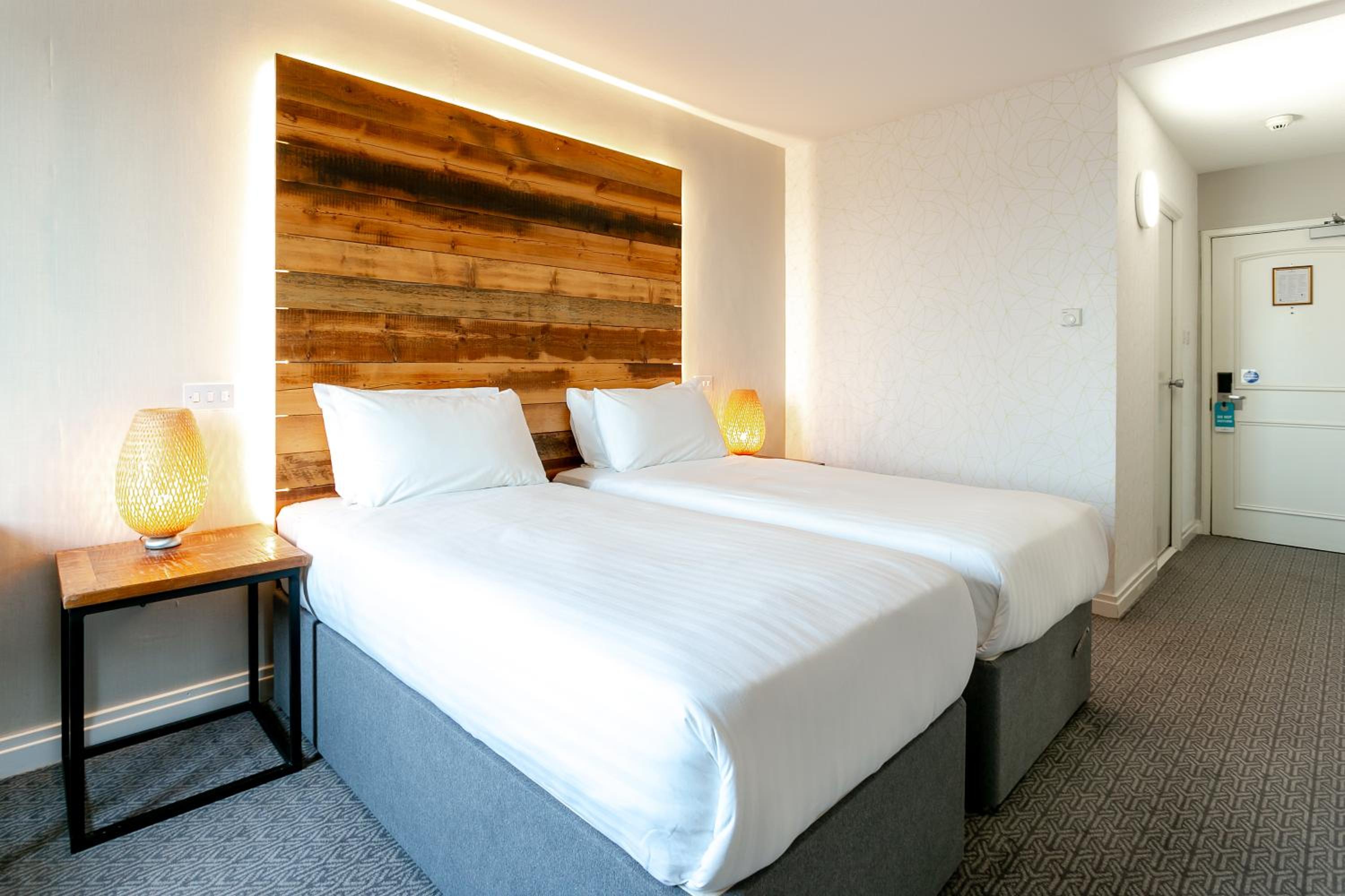 Twin Room - Non-Smoking - Photo 1