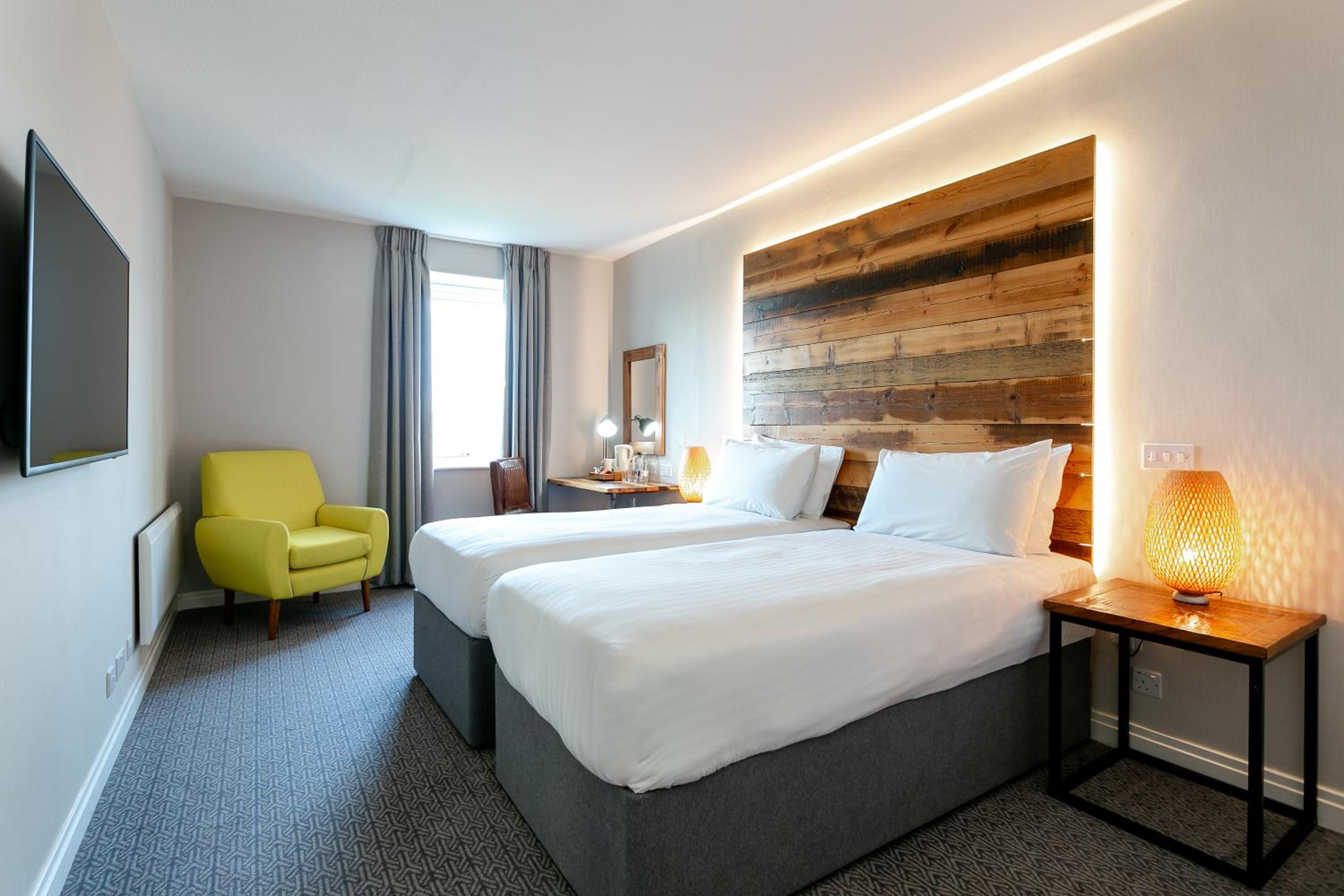 Twin Room - Non-Smoking - Photo 3