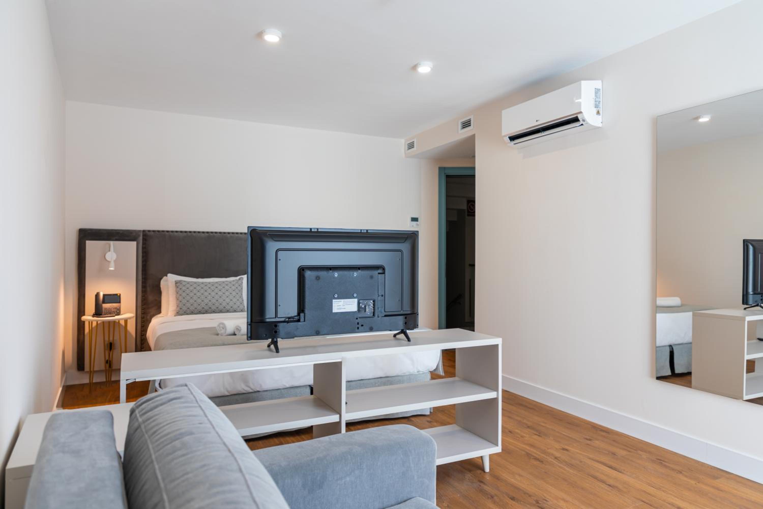 Superior Double Room with Terrace - Photo 17
