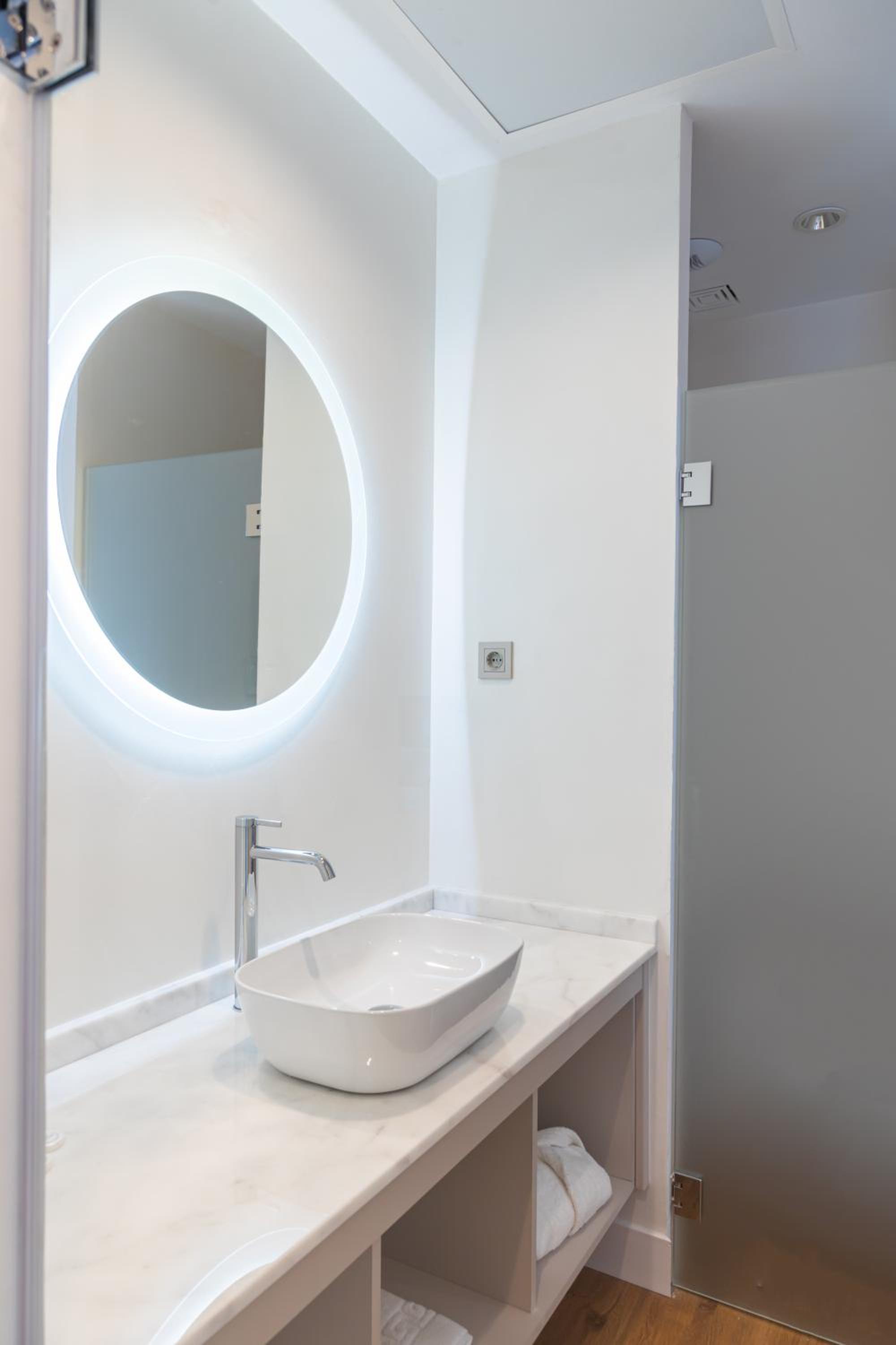 Double Room with Balcony - Photo 20