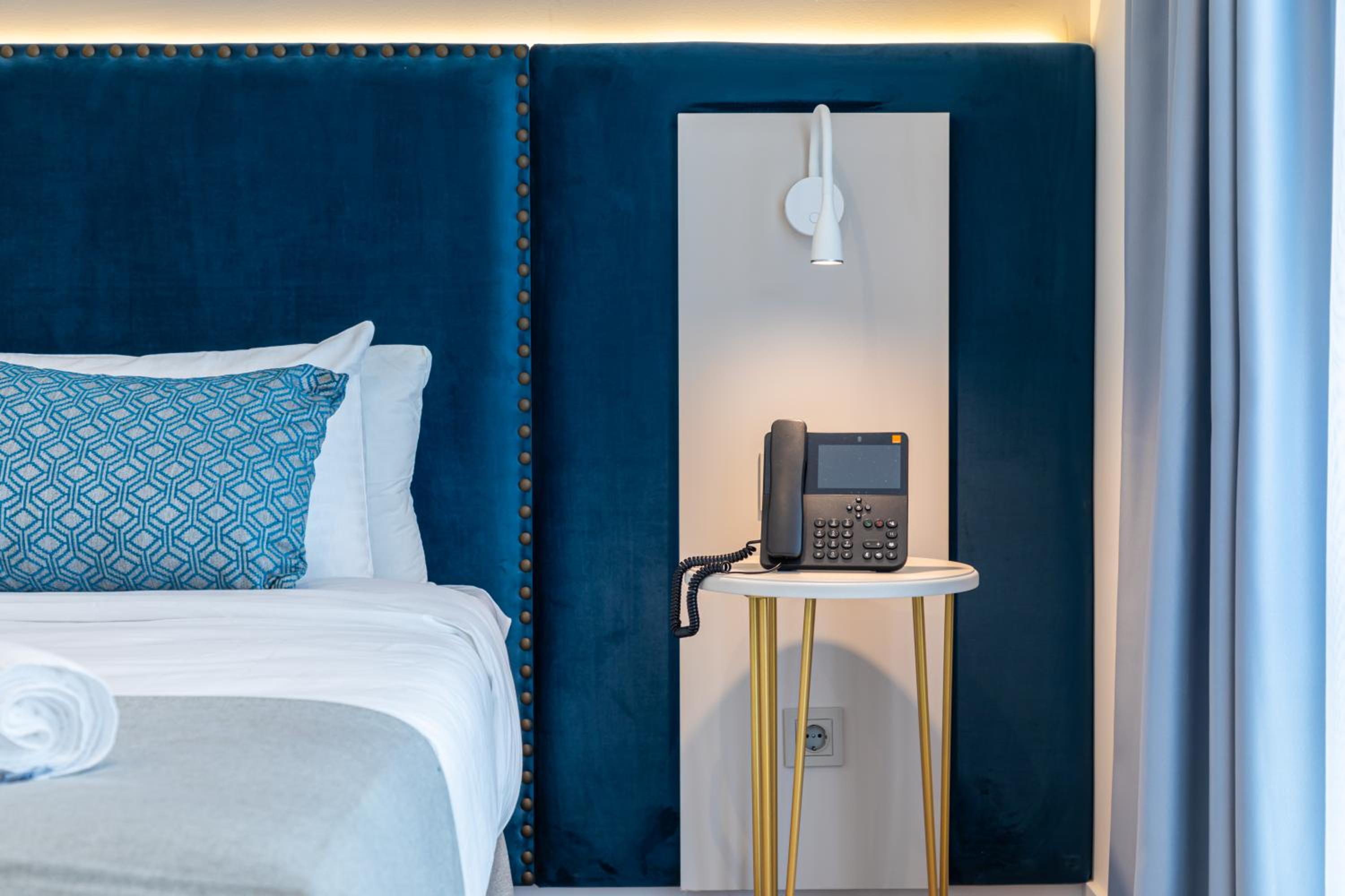 Double Room with Balcony - Photo 15